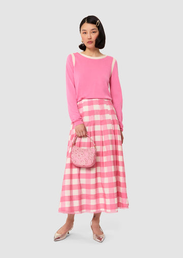 Model wearing pink cotton top from Tara Jarmon Lebanon