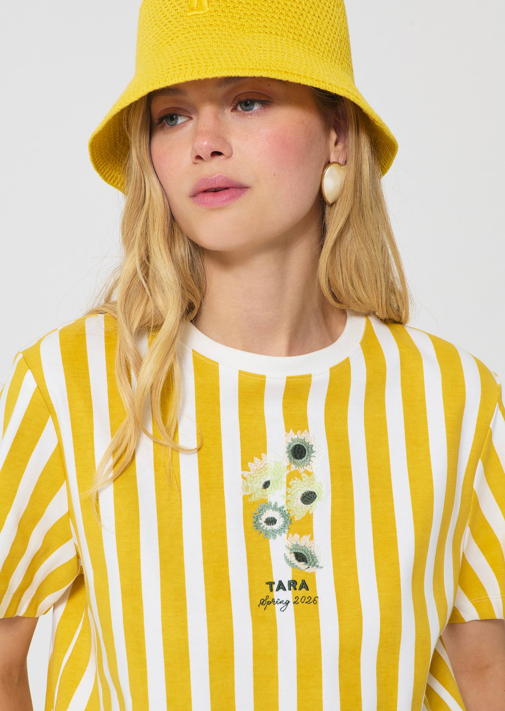 Chris bucket hat in yellow crochet Tara Jarmon