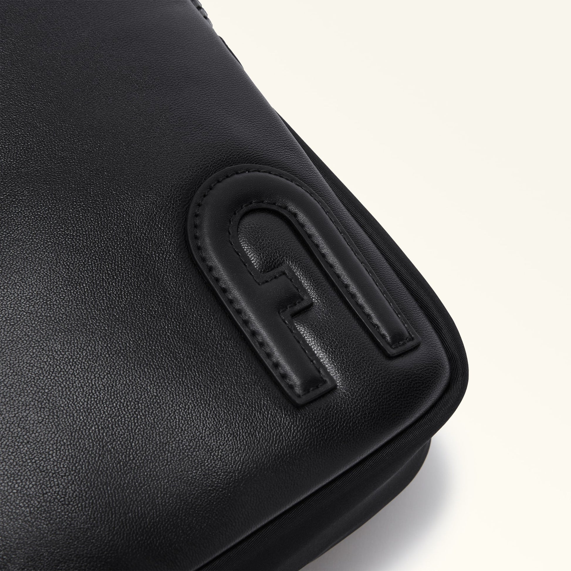 MAN ORION CROSSBODY O6000-NERO