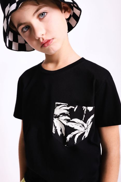 black t-shirt KHABBAZ