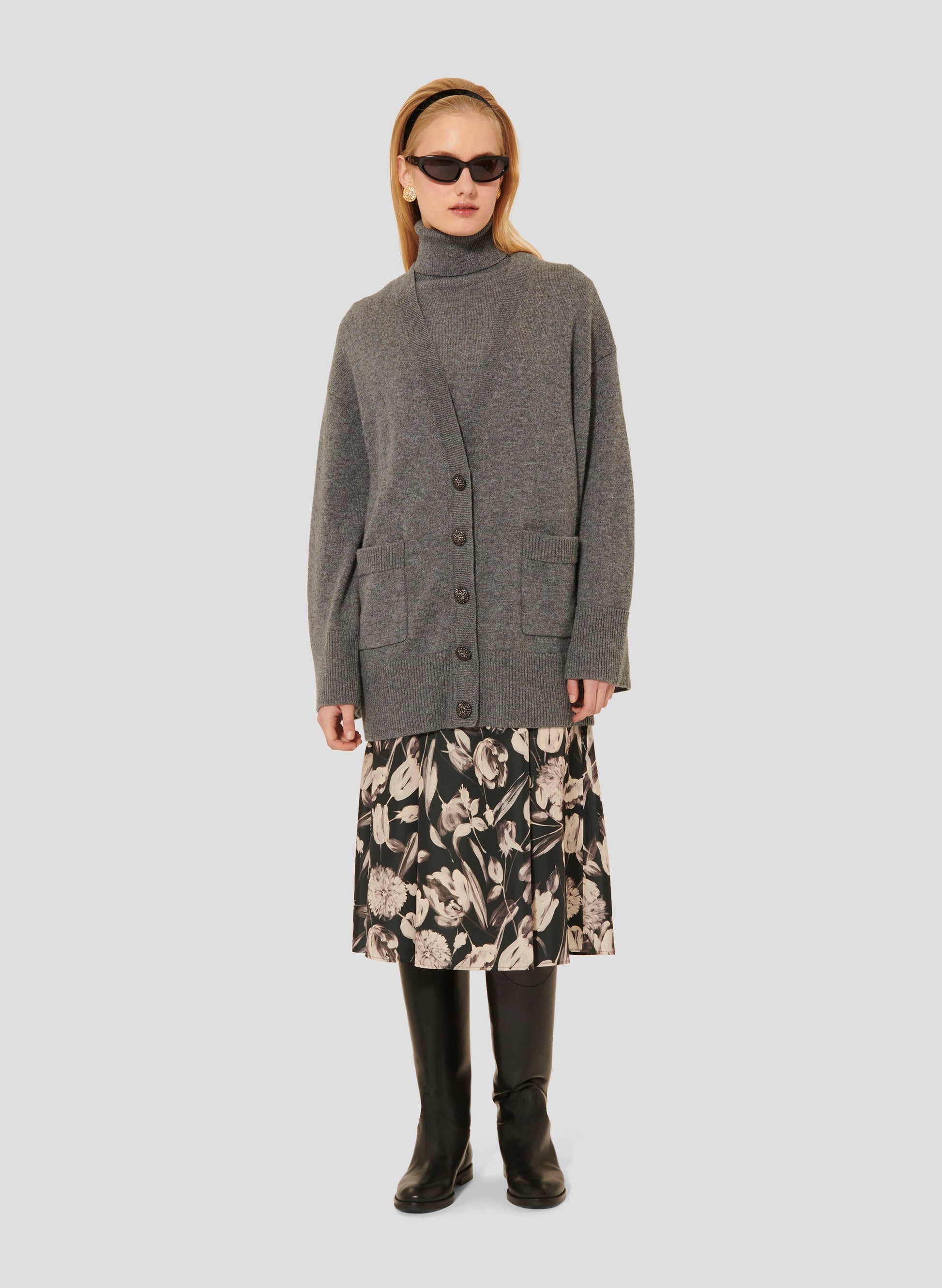Tara Jarmon model wearing grey
cardigan in merino wool and alpaca with matching col haut pull.