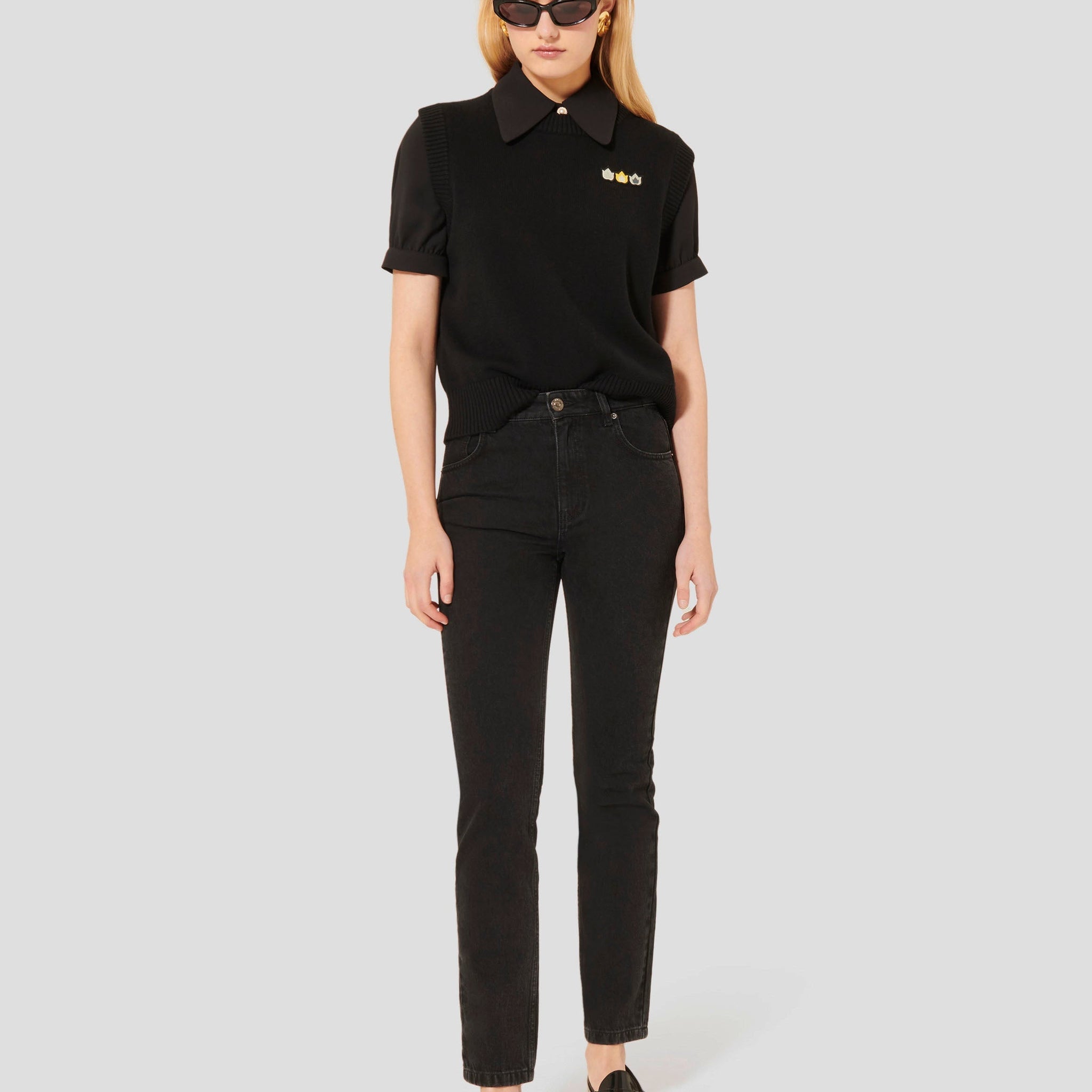 Tara Jarmon model wearing black denim jeans