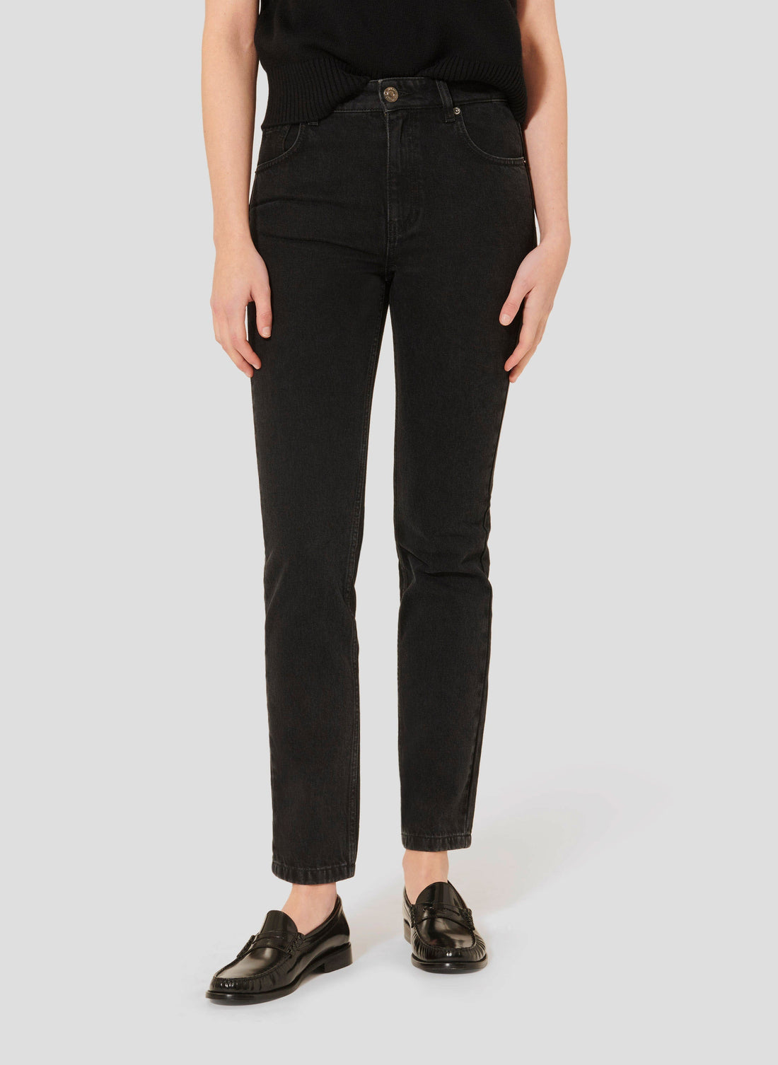 Tara Jarmon model wearing black denim jeans