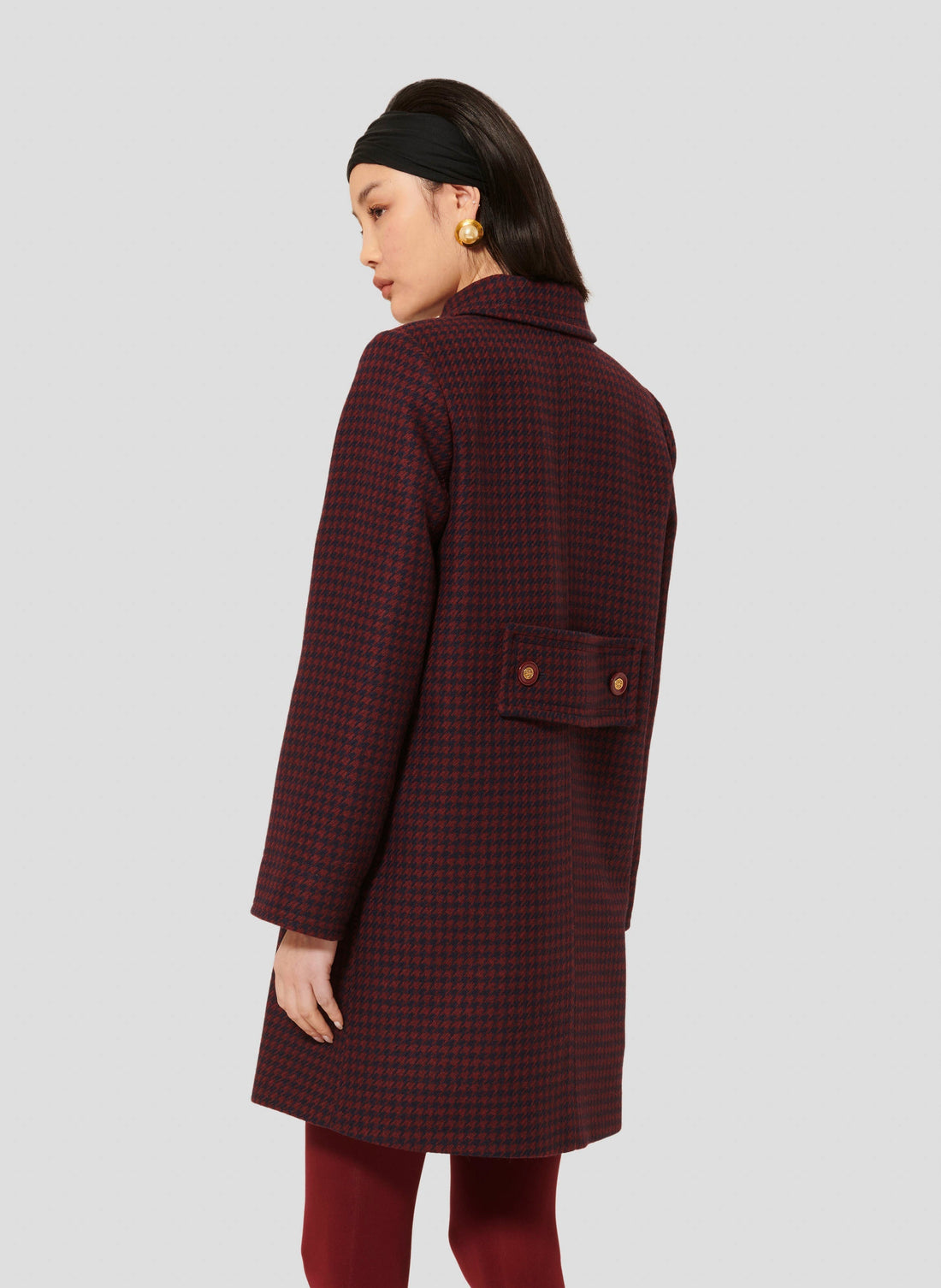 Tara Jarmon model wearing burgundy houndstooth coat.