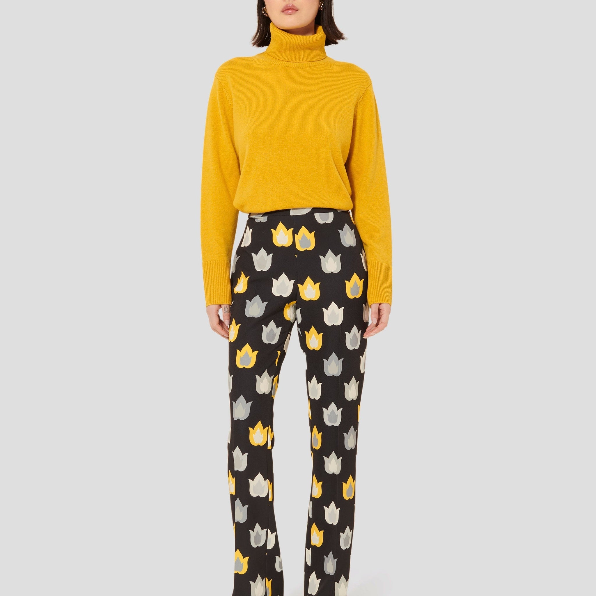 Model wearing Tara Jarmon black pants with flames print. 