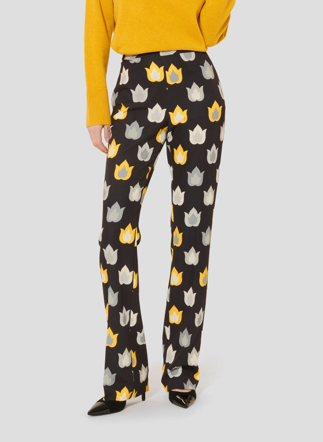 Model wearing Tara Jarmon black pants with flames print. 