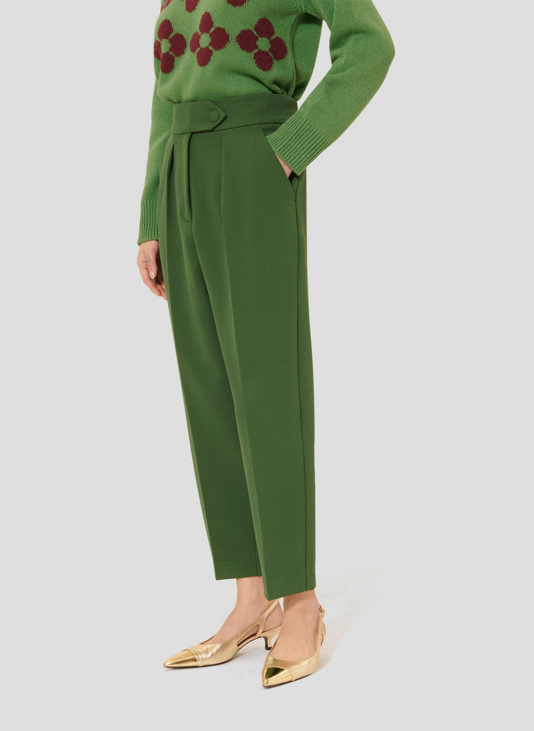 Tara Jarmon model wearing green crepe pants, with a light green sweater.