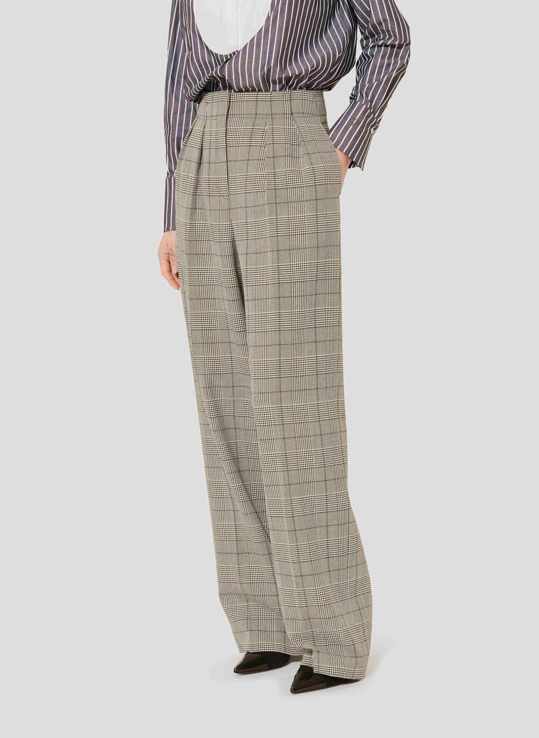 Model wearing Tara Jarmon grey plaid pants.