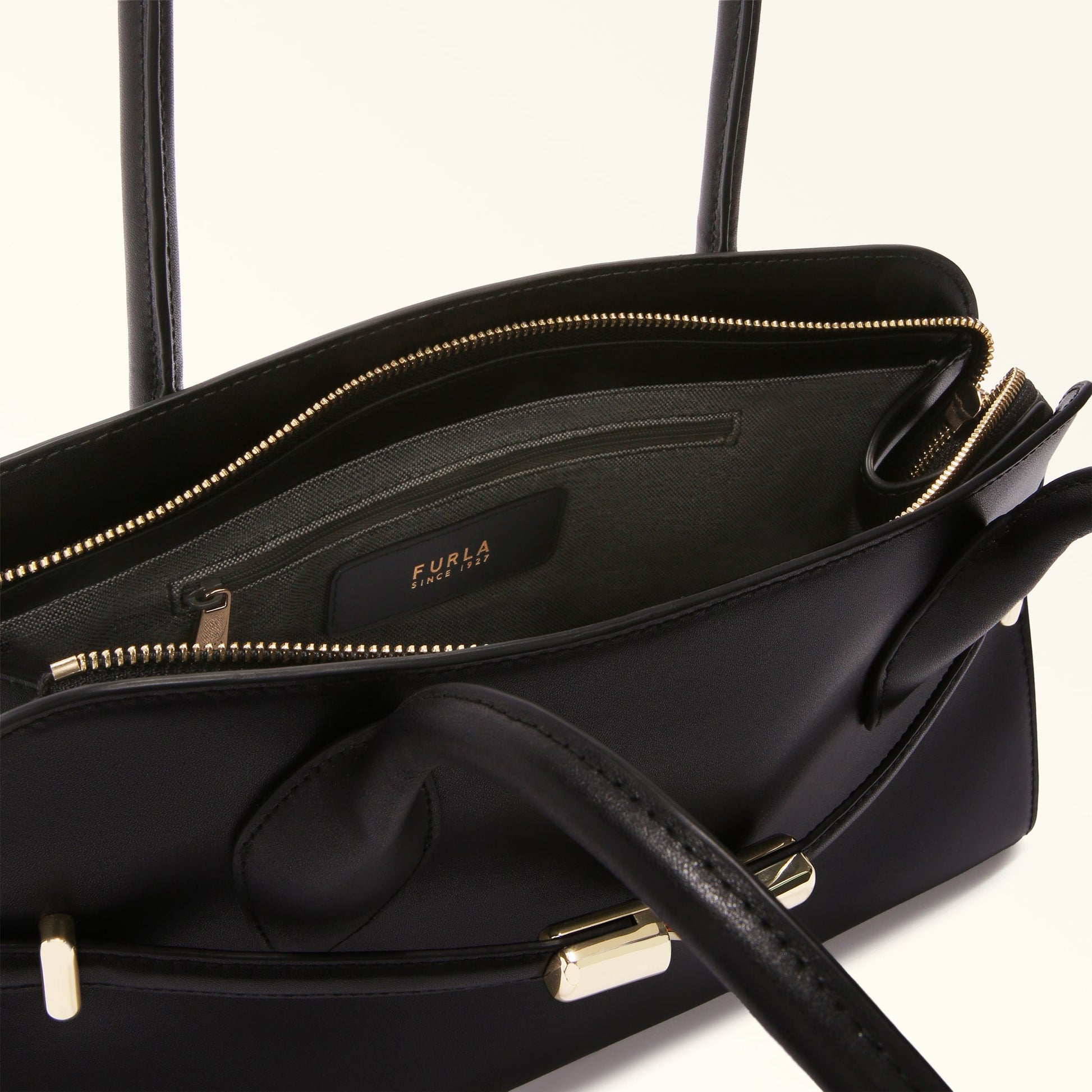 Furla Goccia Shoulder Bag Nero Furla