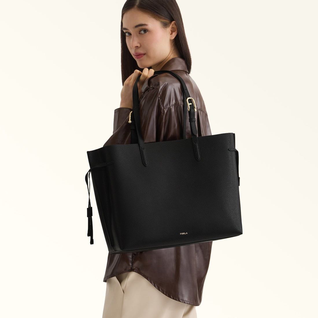 Furla Ava L Tote Bag In Leather