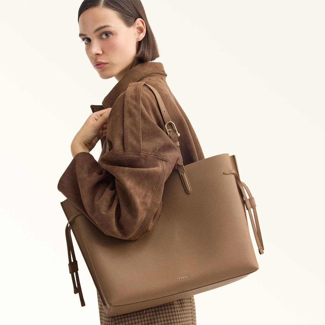 Furla Ava L Tote Bag In Leather