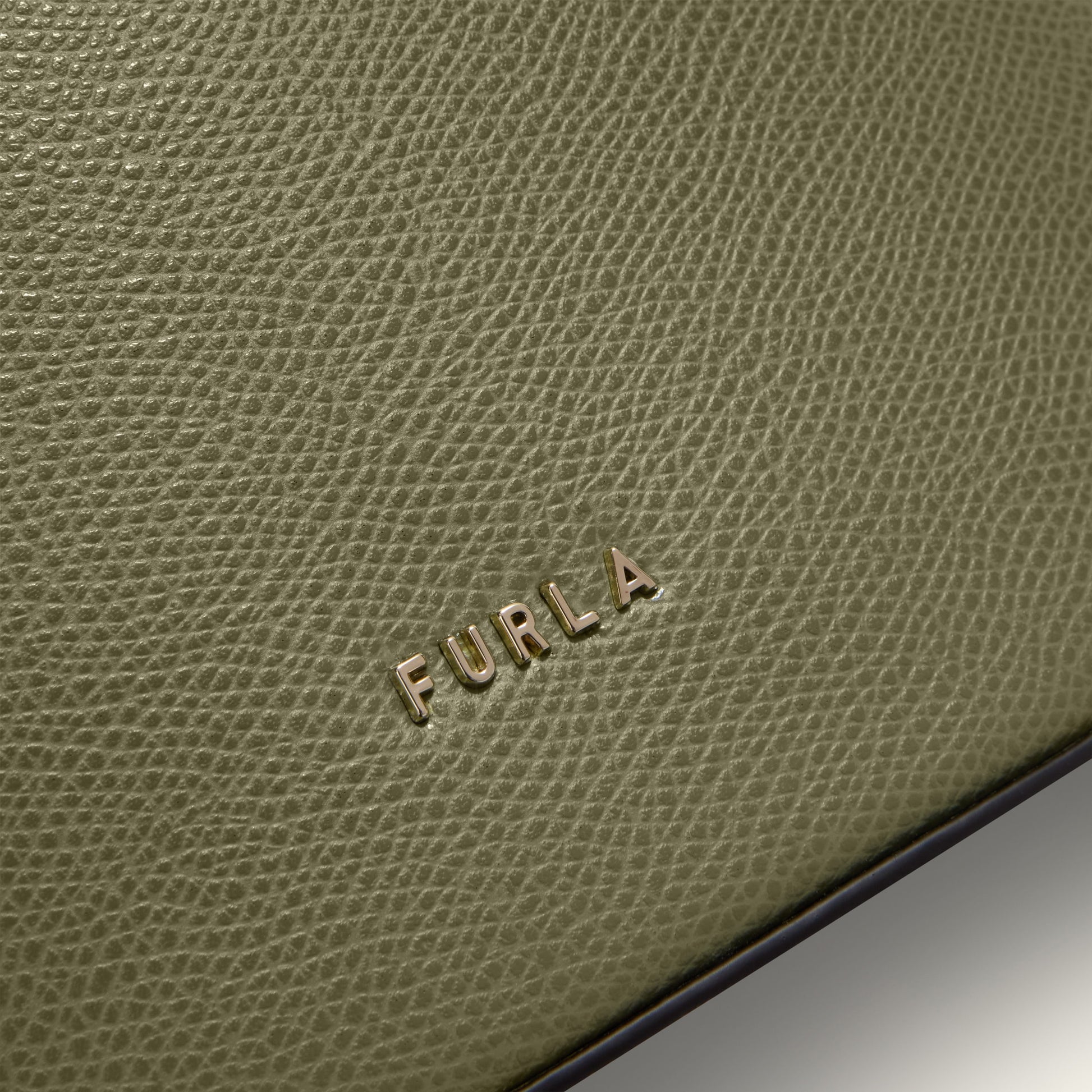 Furla Roxie S Bucket  Bag In Leather