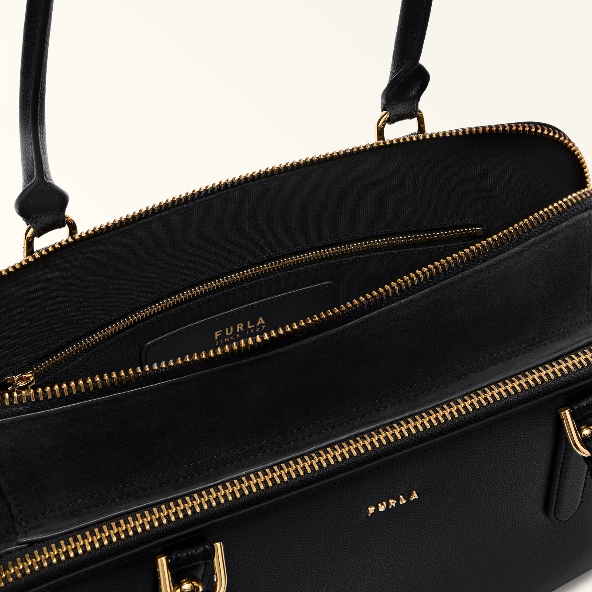 Furla Giulia M Boston  Bag In Leather