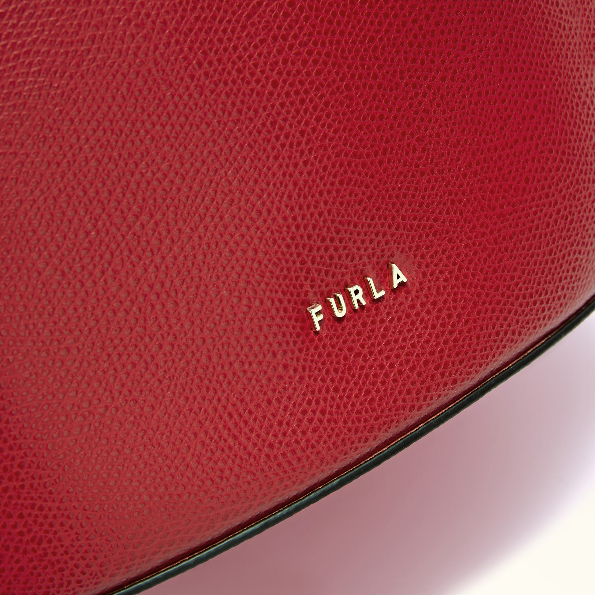Furla Roxie S Bucket  Bag In Leather