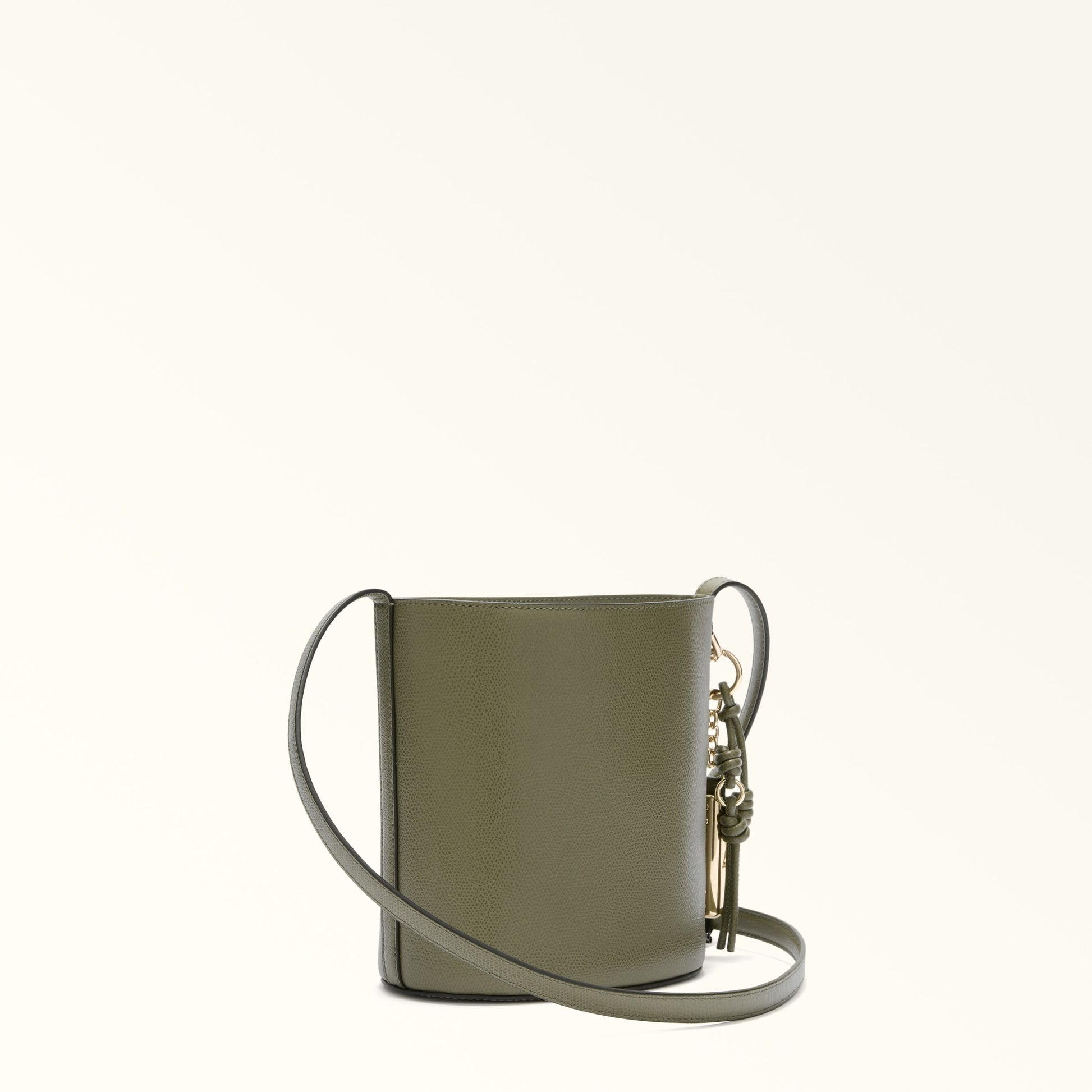 Furla Roxie M Bucket  Bag In Leather