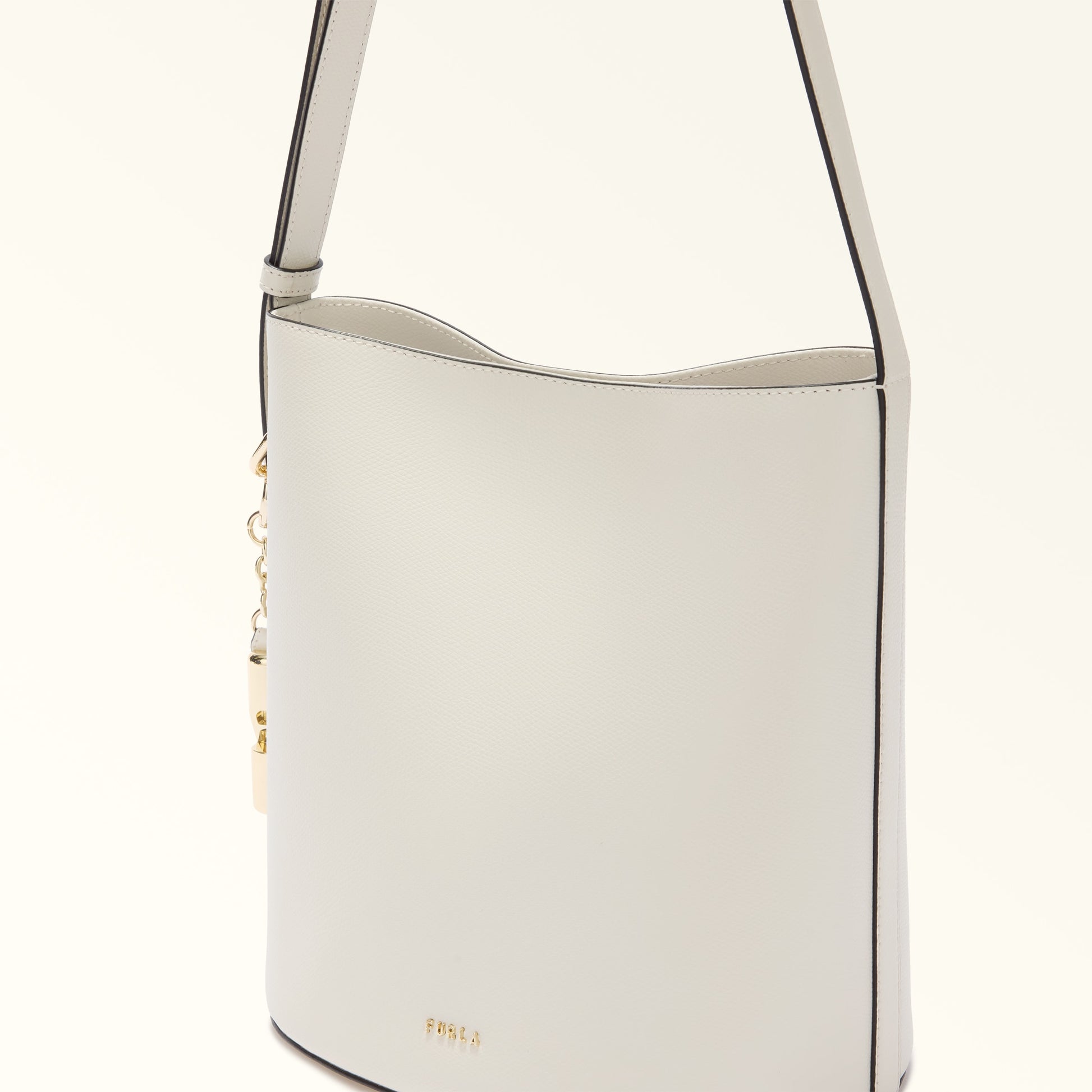 Furla Roxie S Bucket  Bag In Leather