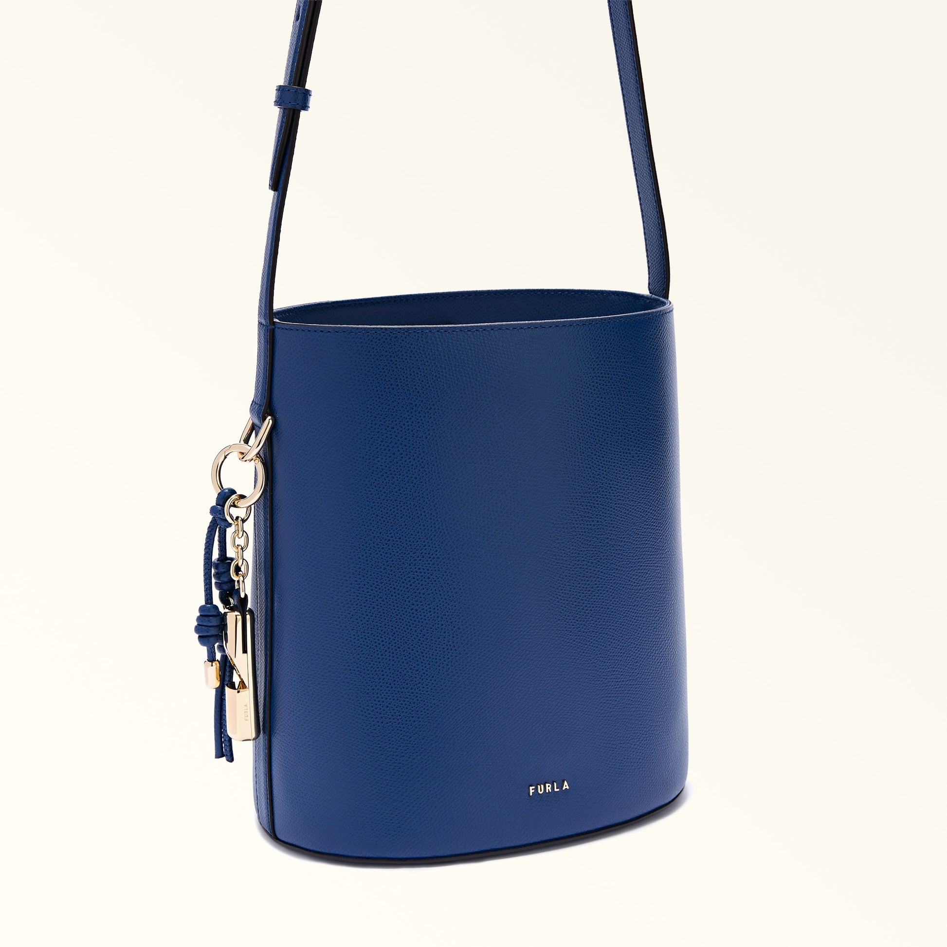 Furla Roxie S Bucket  Bag In Leather