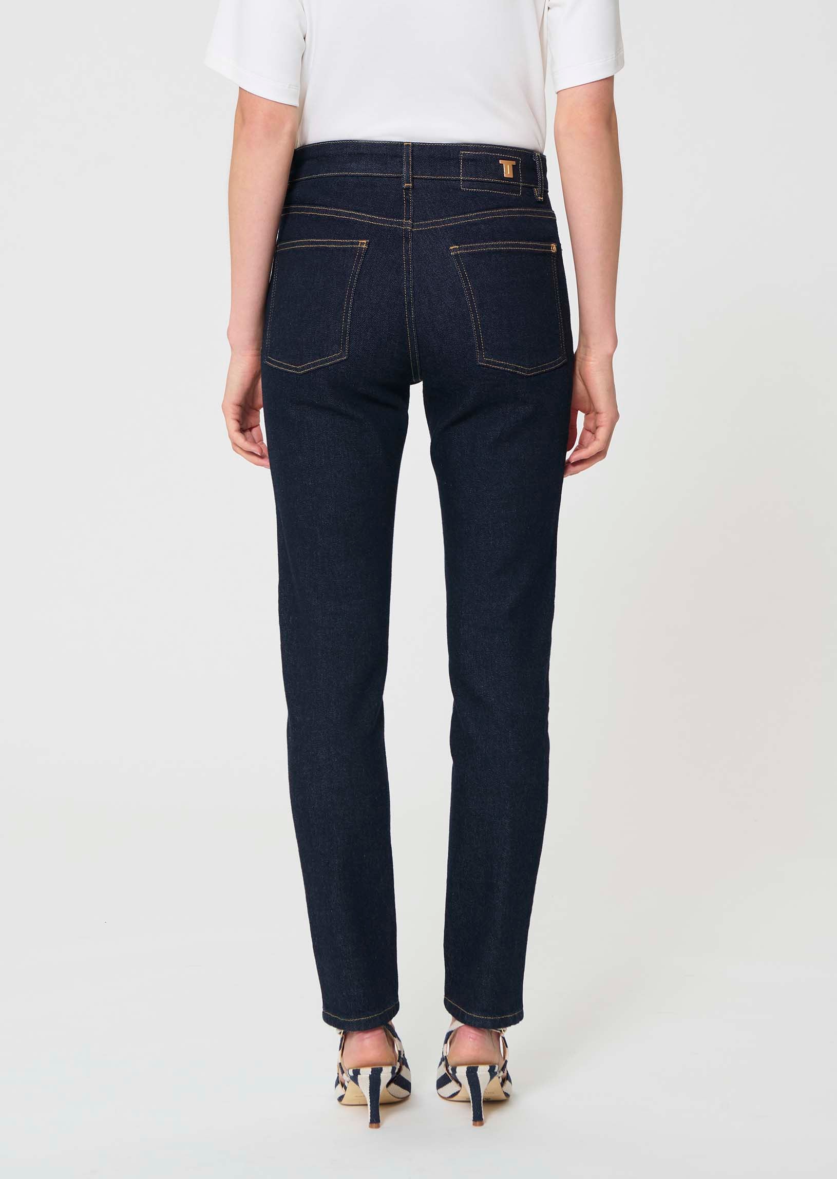 jeans in raw denim