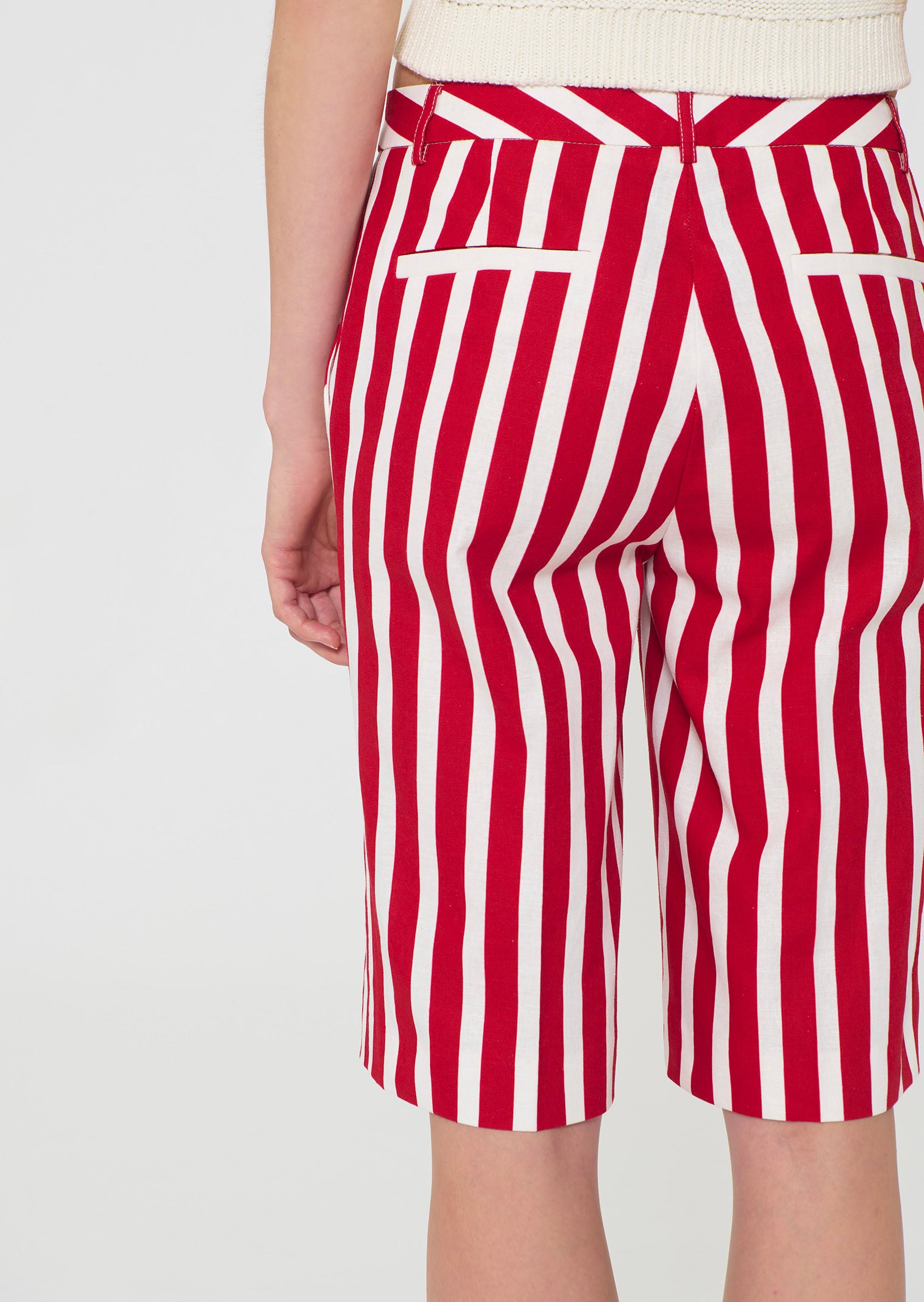 shorts in yellow striped linen and cotton