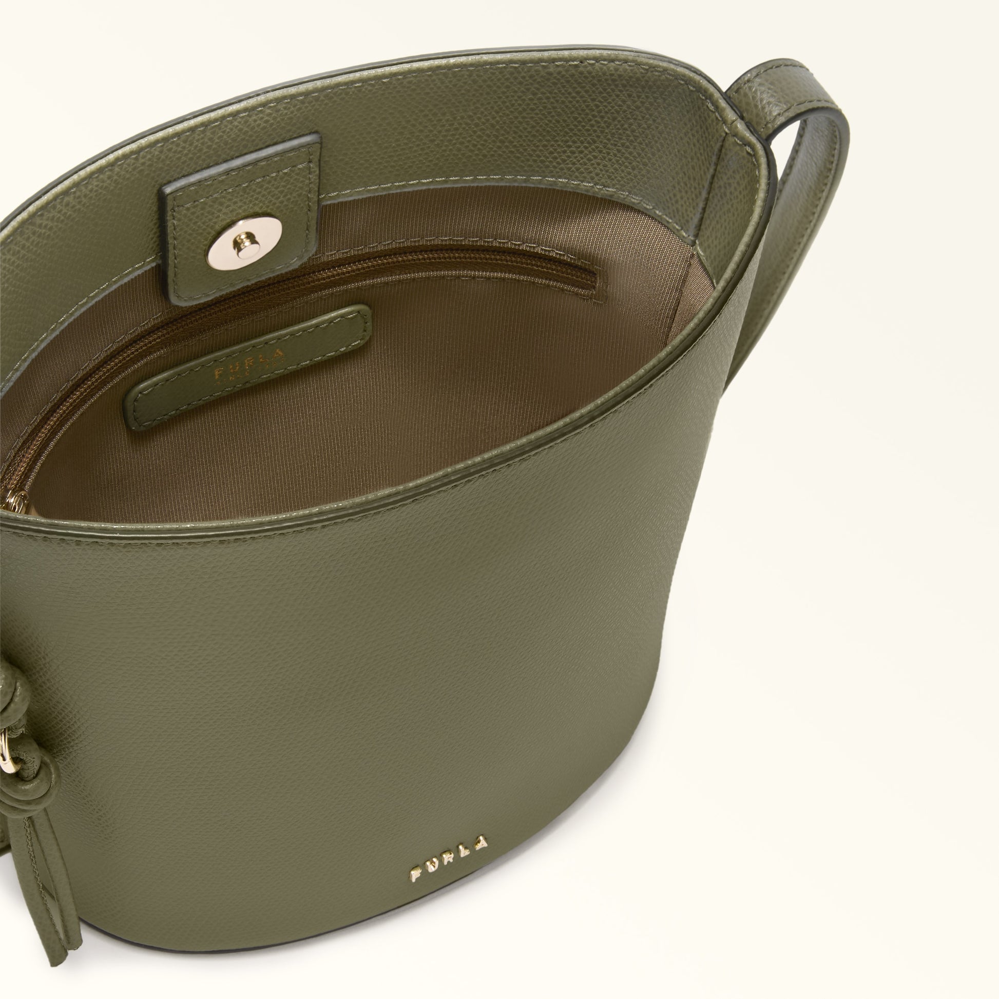 Furla Roxie M Bucket  Bag In Leather