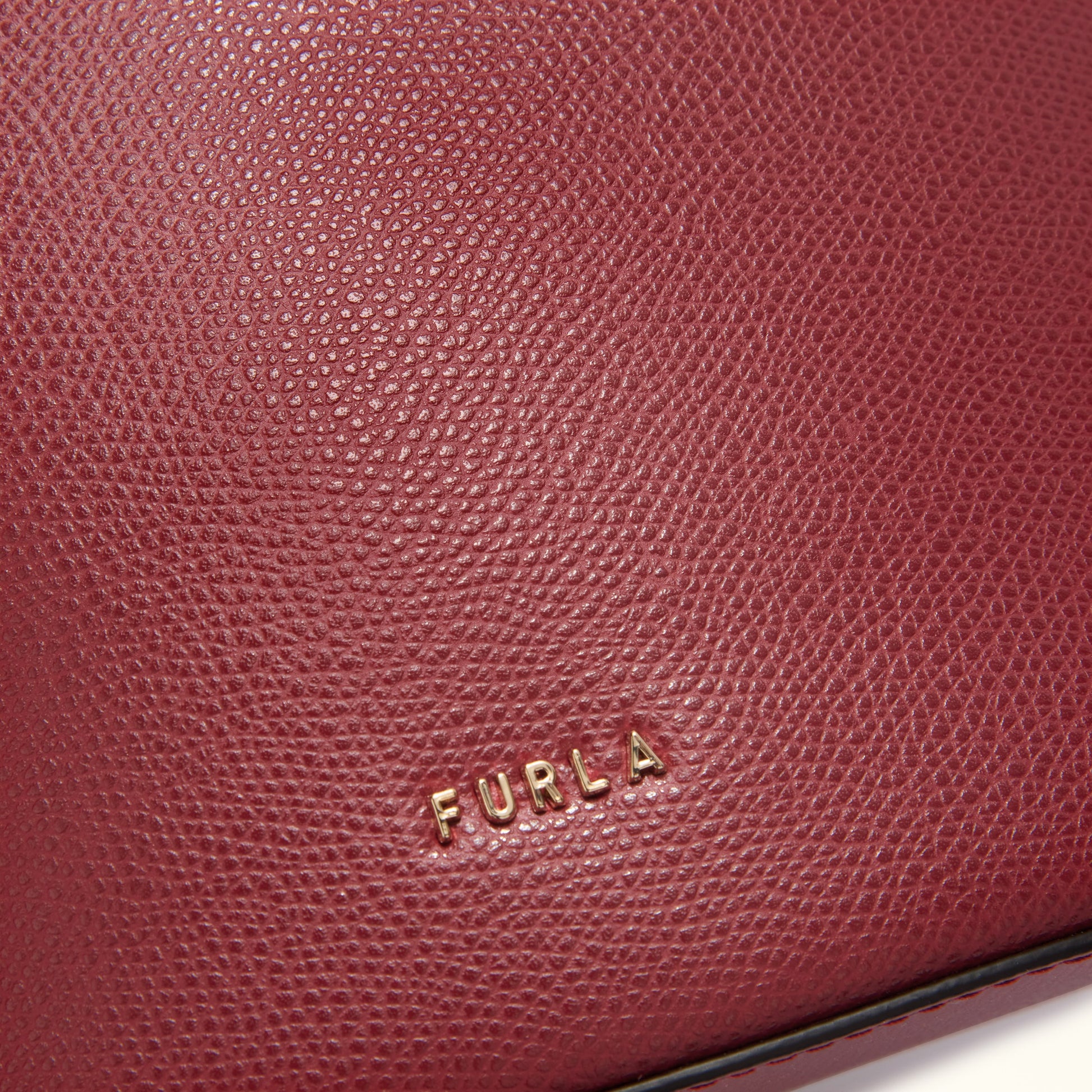 Furla Roxie S Bucket  Bag In Leather