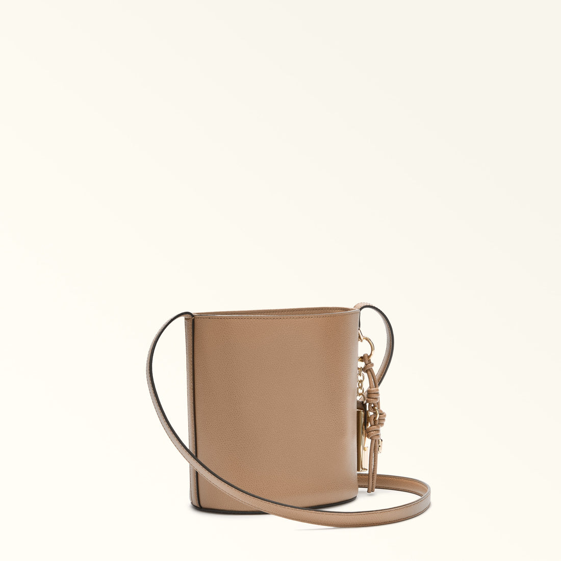 Furla Roxie M Bucket  Bag In Leather