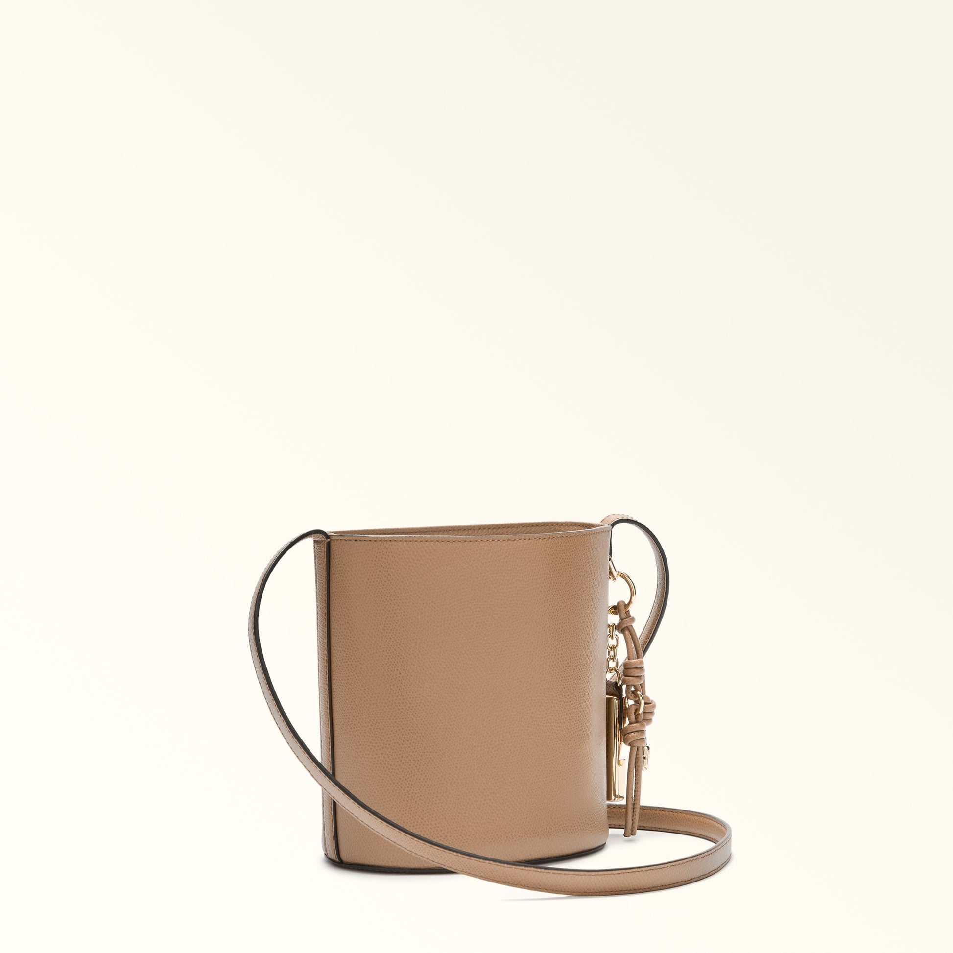 Furla Roxie M Bucket  Bag In Leather