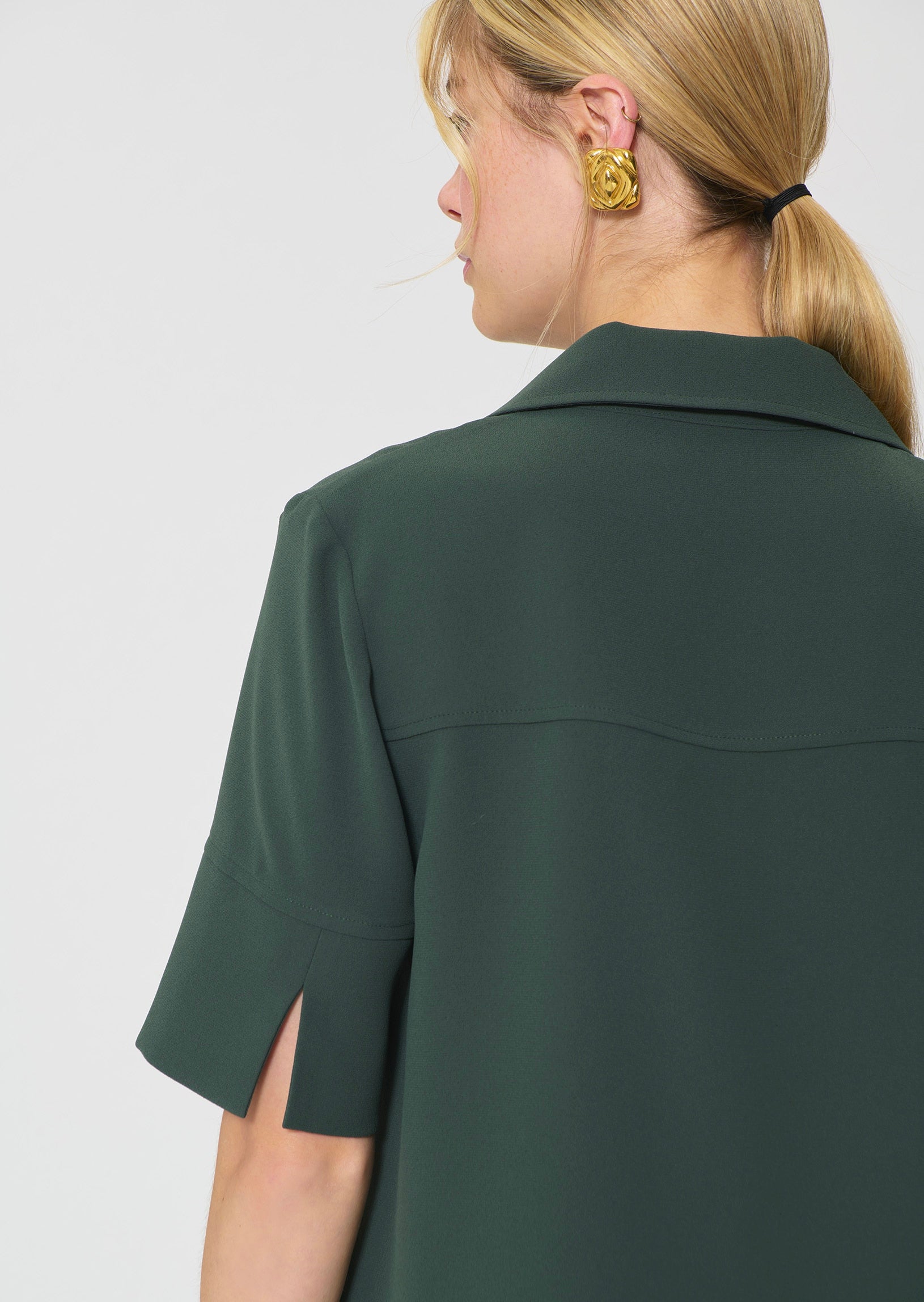 Tony dark green in fluid crepe