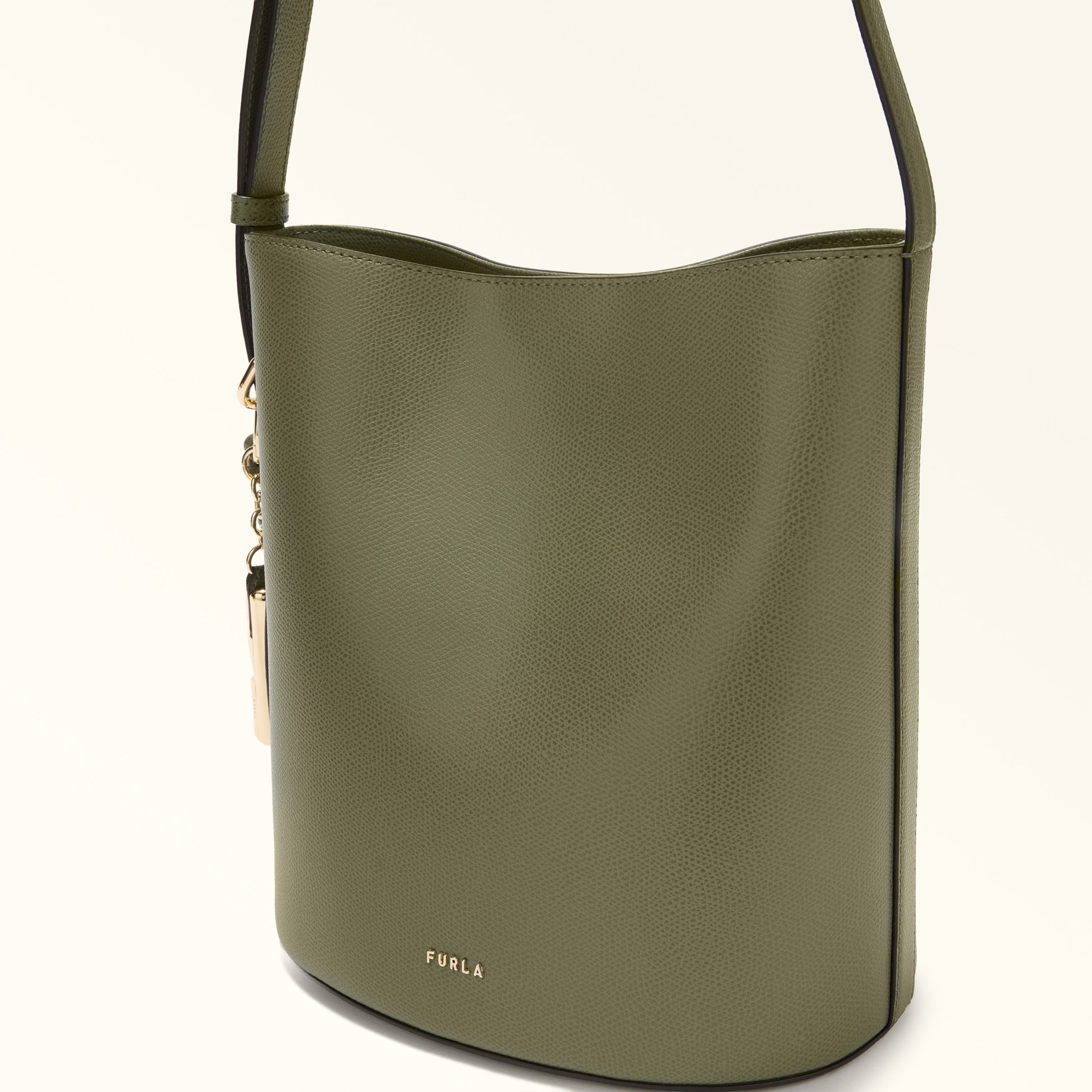 Furla Roxie S Bucket  Bag In Leather