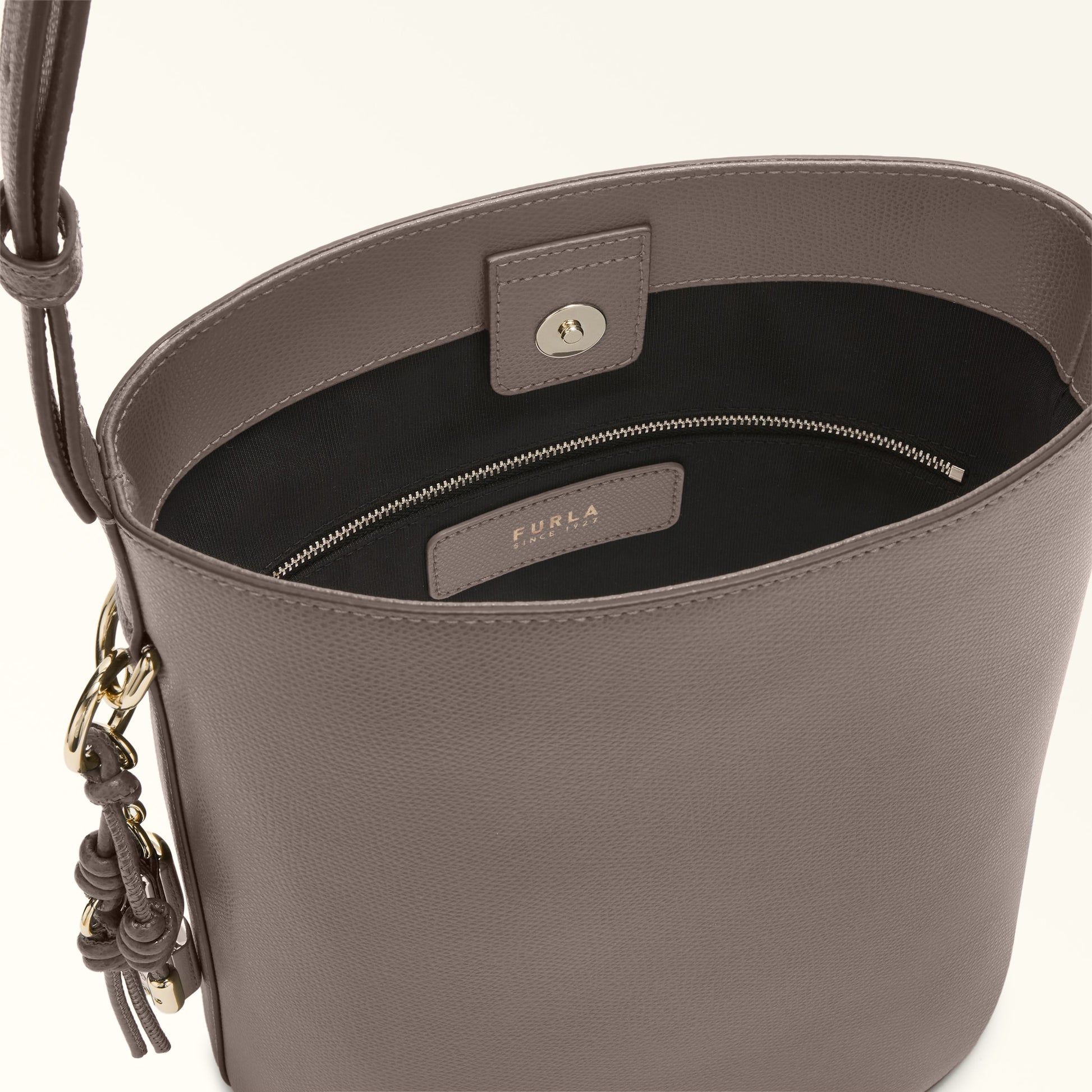 Furla Roxie S Bucket  Bag In Leather