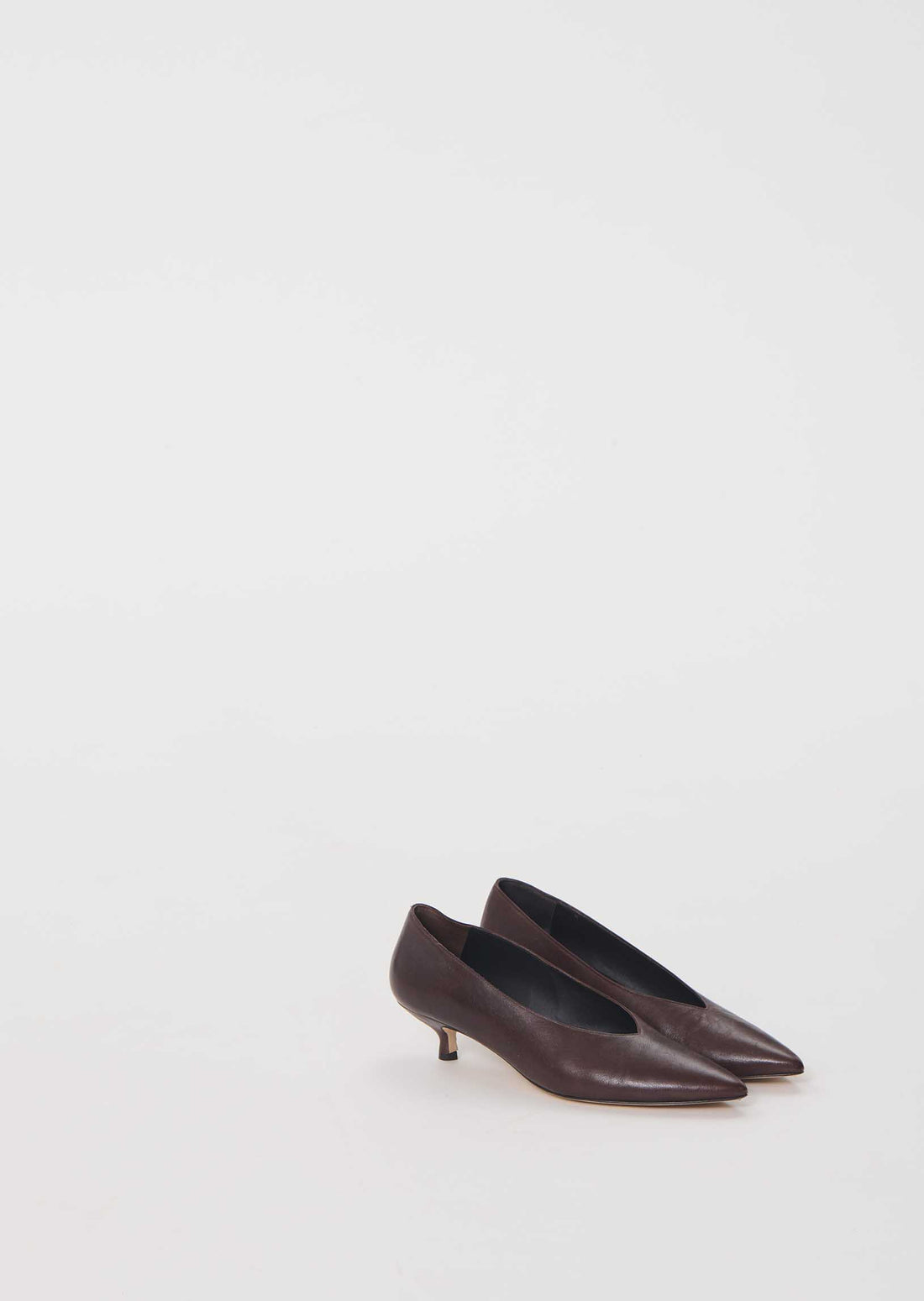 Khate pumps in brown leather by Tara Jarmon