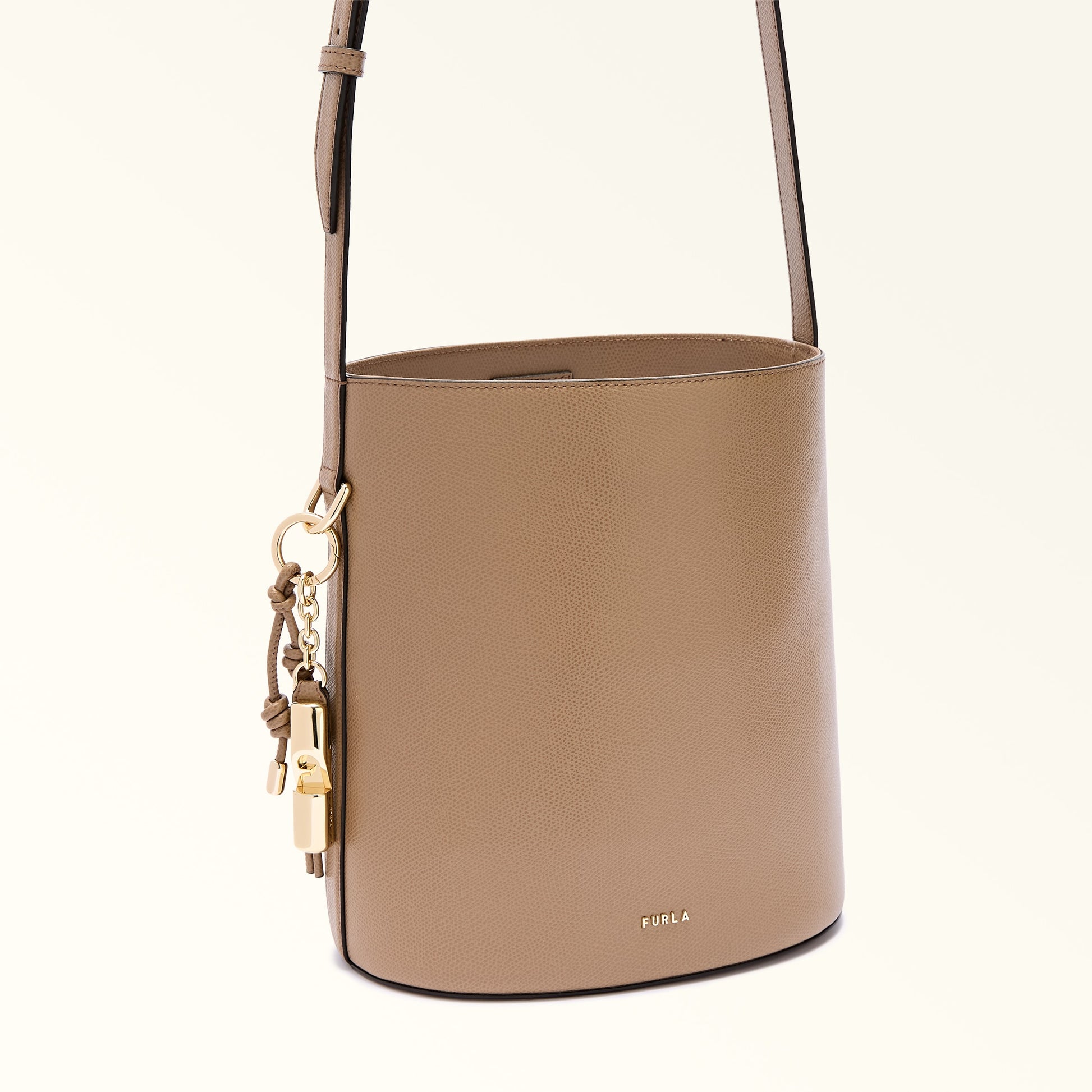 Furla Roxie S Bucket  Bag In Leather