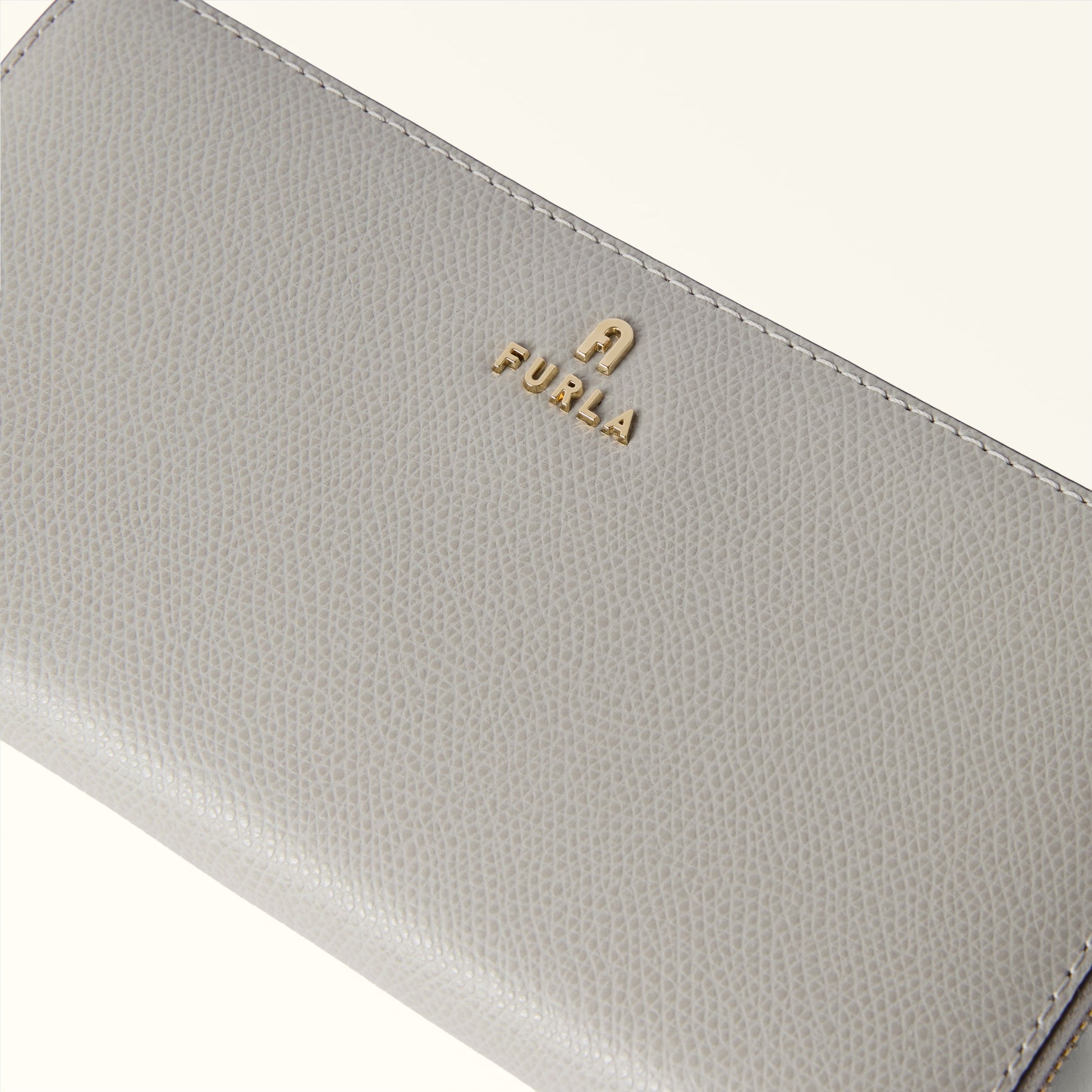 Furla Camelia Xl Zip Around in White - Wallets 