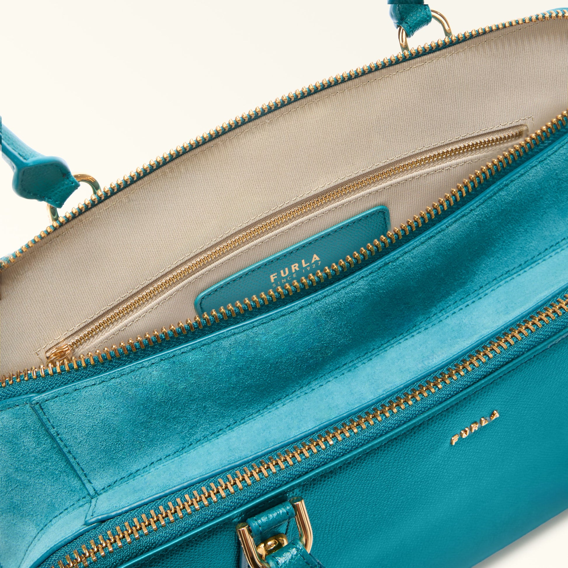 Furla Giulia M Boston  Bag In Leather