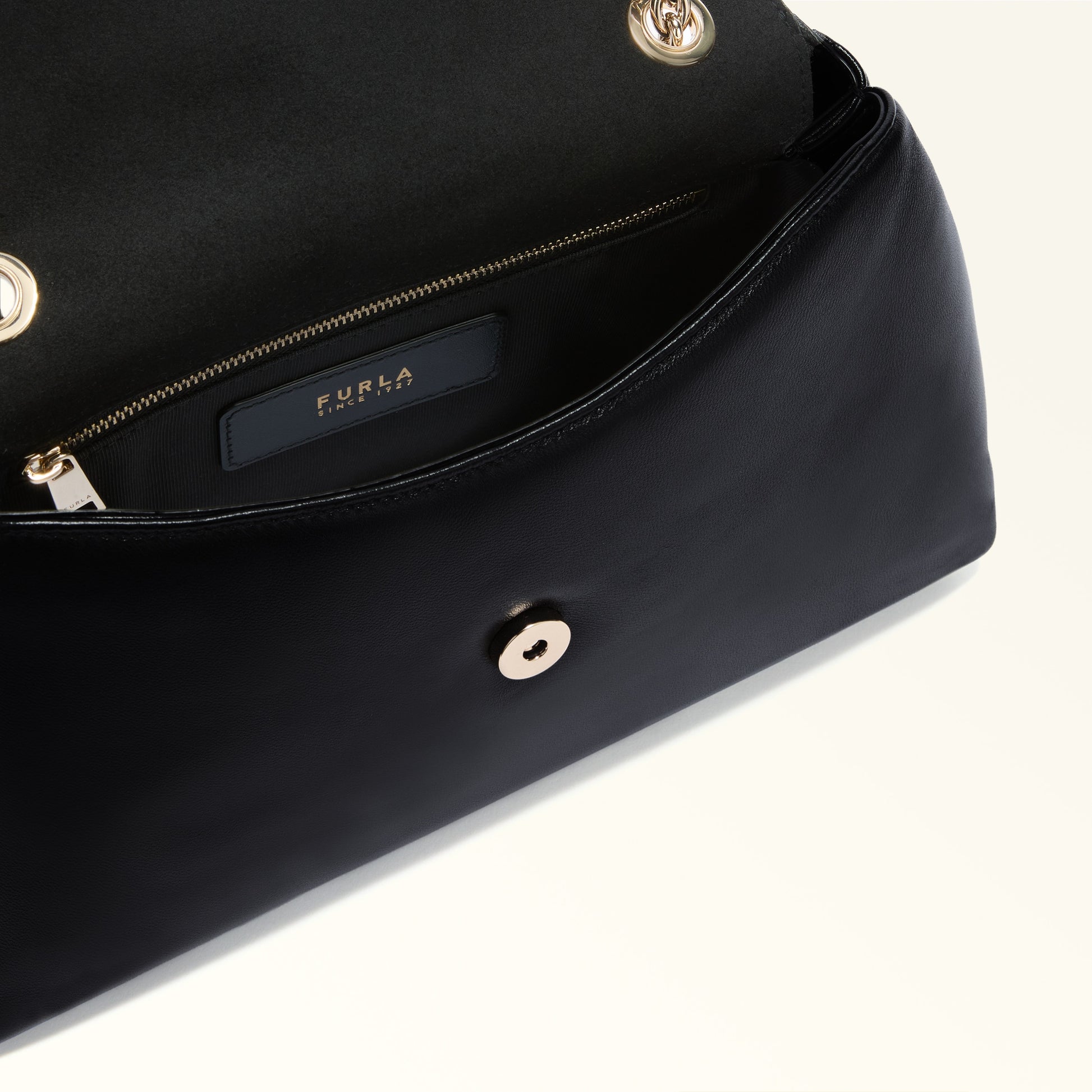 Furla Nadia M Shoulder  Bag In Leather