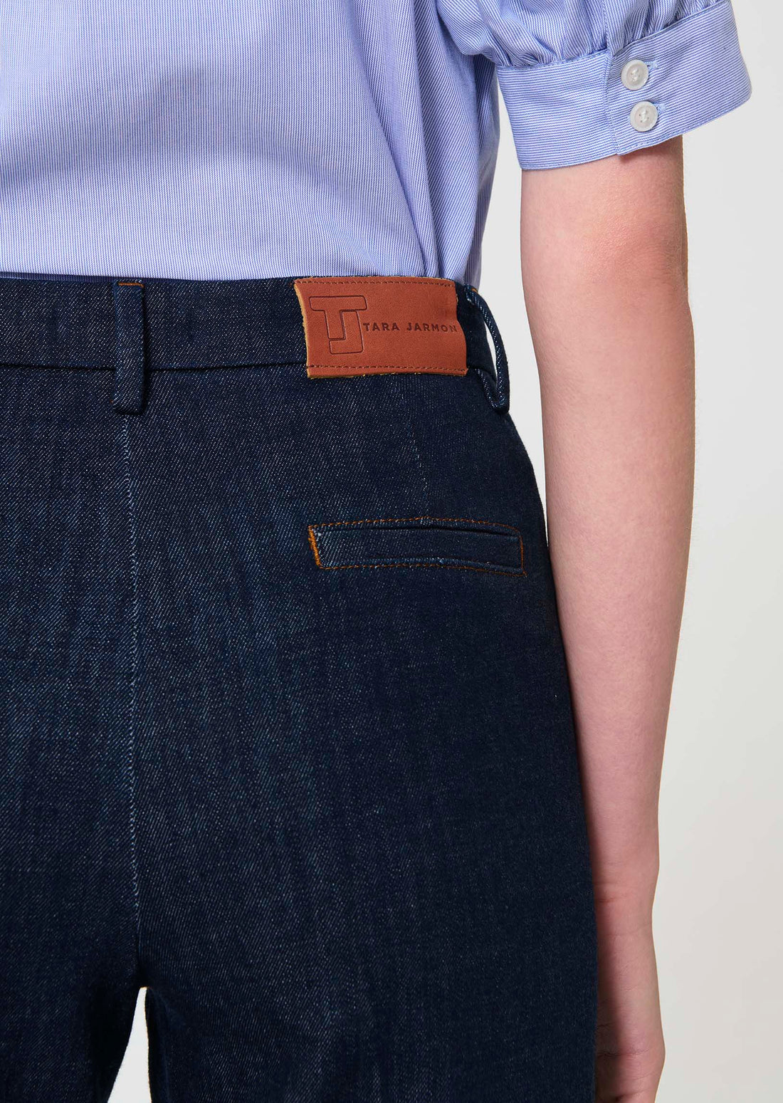 jeans in raw denim