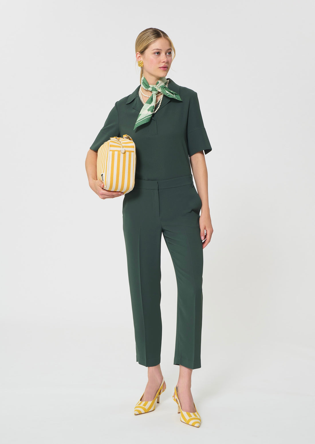 trousers in dark green in fluid crepe