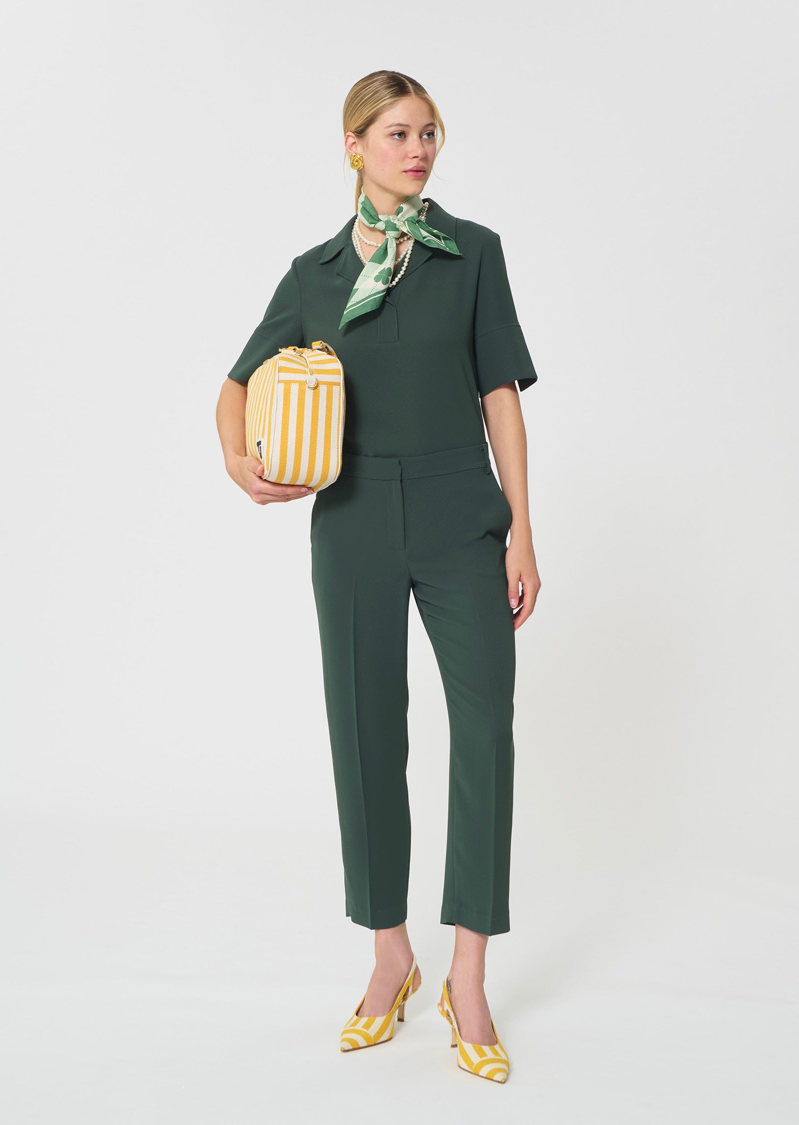 trousers in dark green in fluid crepe