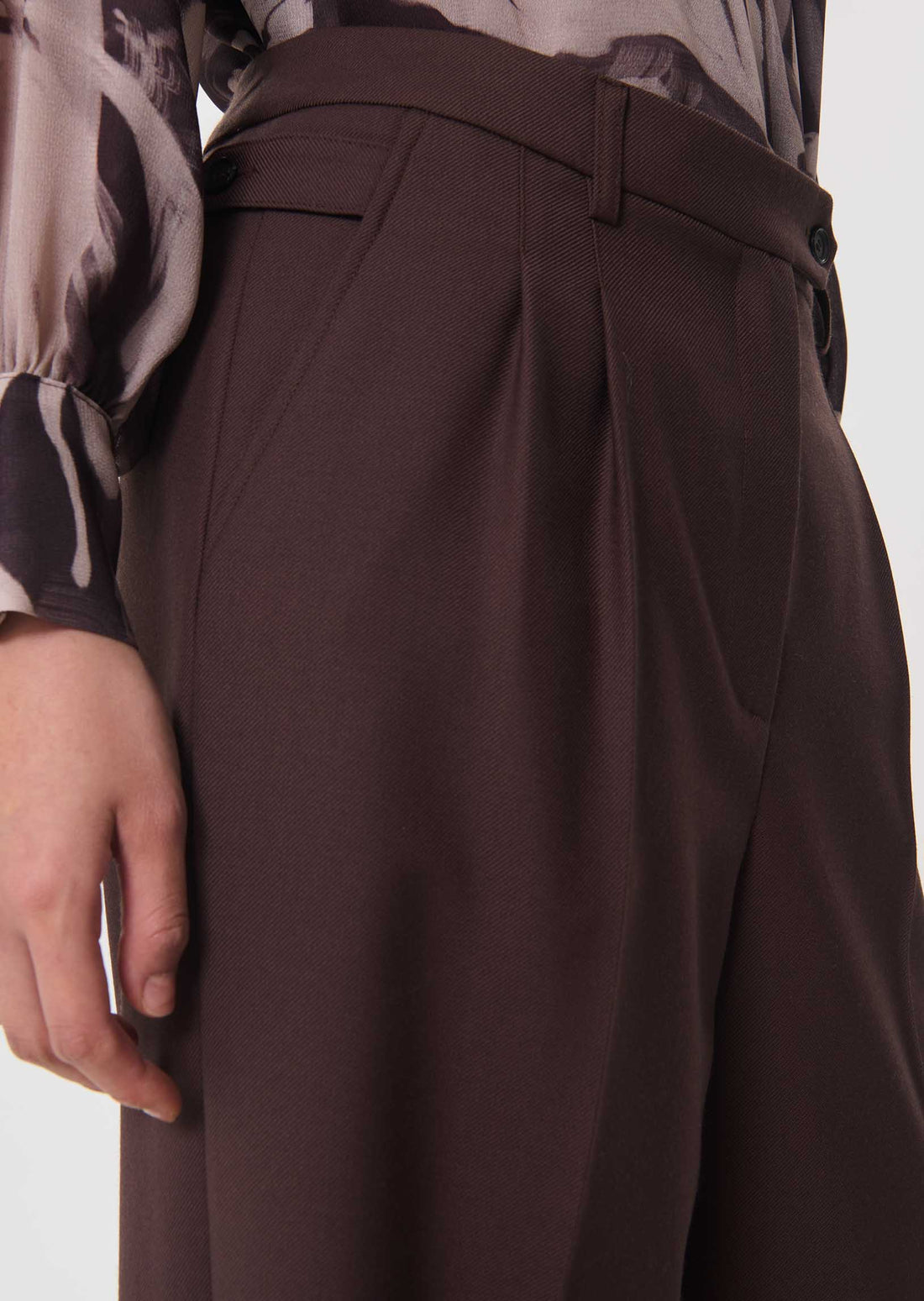 Parinno trousers in brown by Tara Jarmon