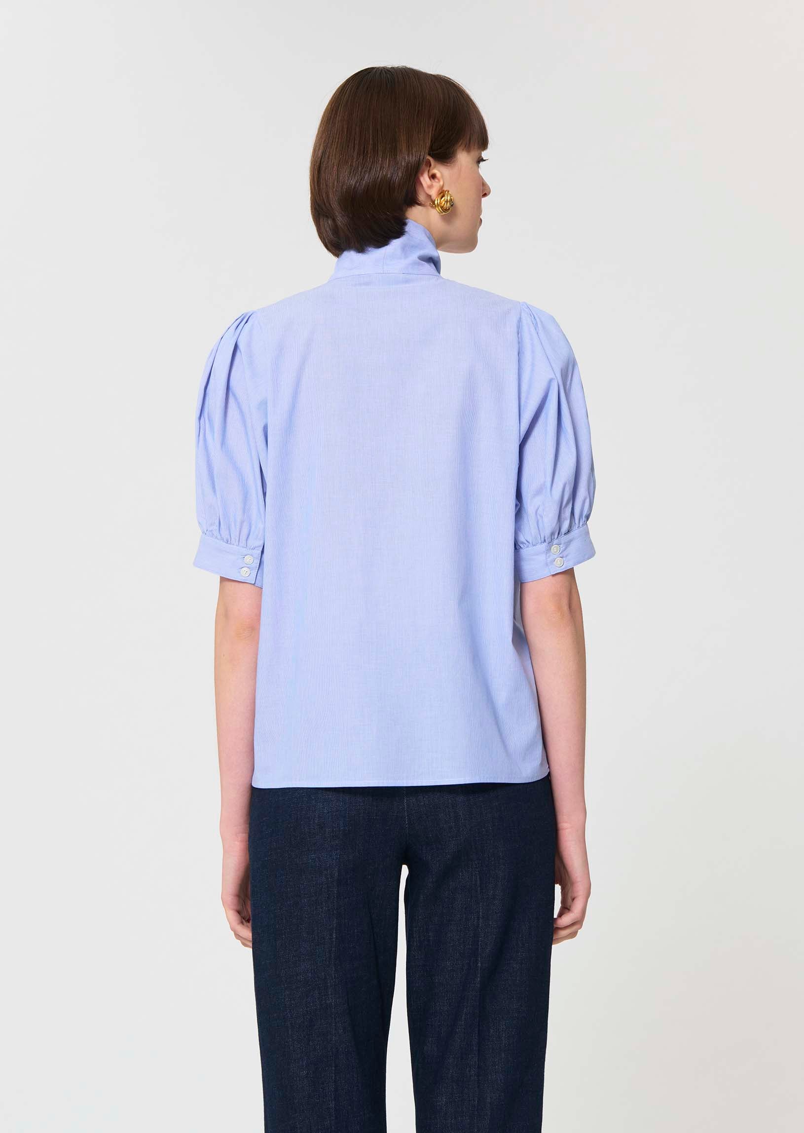 shirt in blue with thin stripes