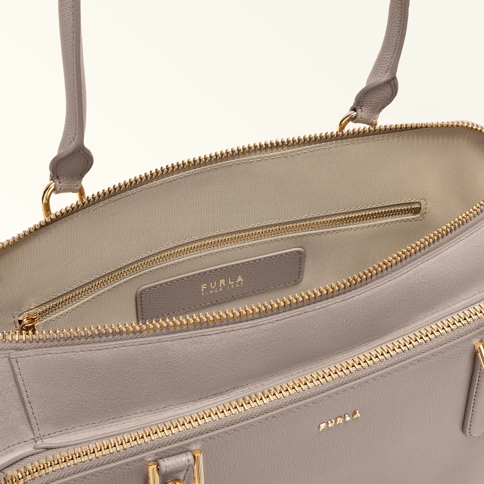 Furla Giulia M Boston  Bag In Leather