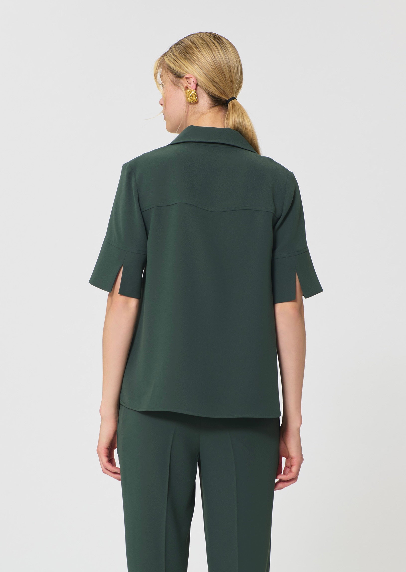 Tony dark green in fluid crepe