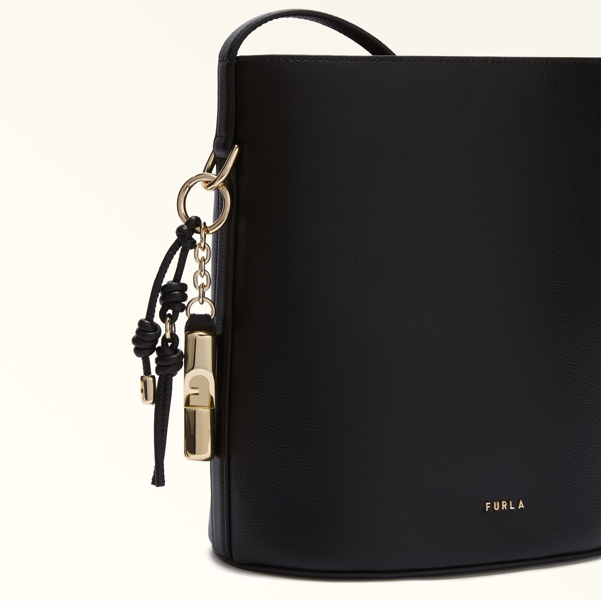 Furla Roxie S Bucket  Bag In Leather