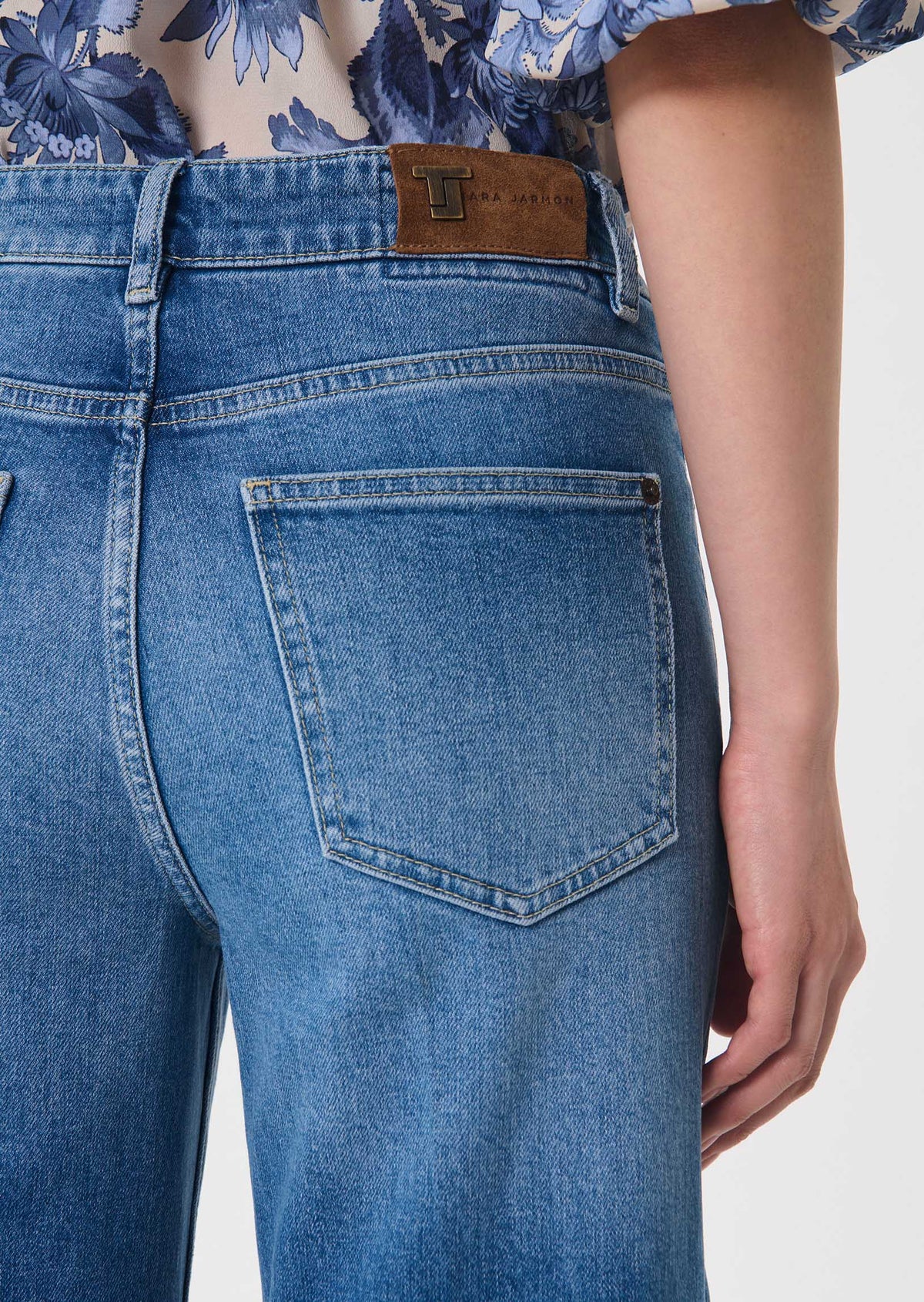 Jocelyn jeans in denim blue cotton by Tara Jarmon
