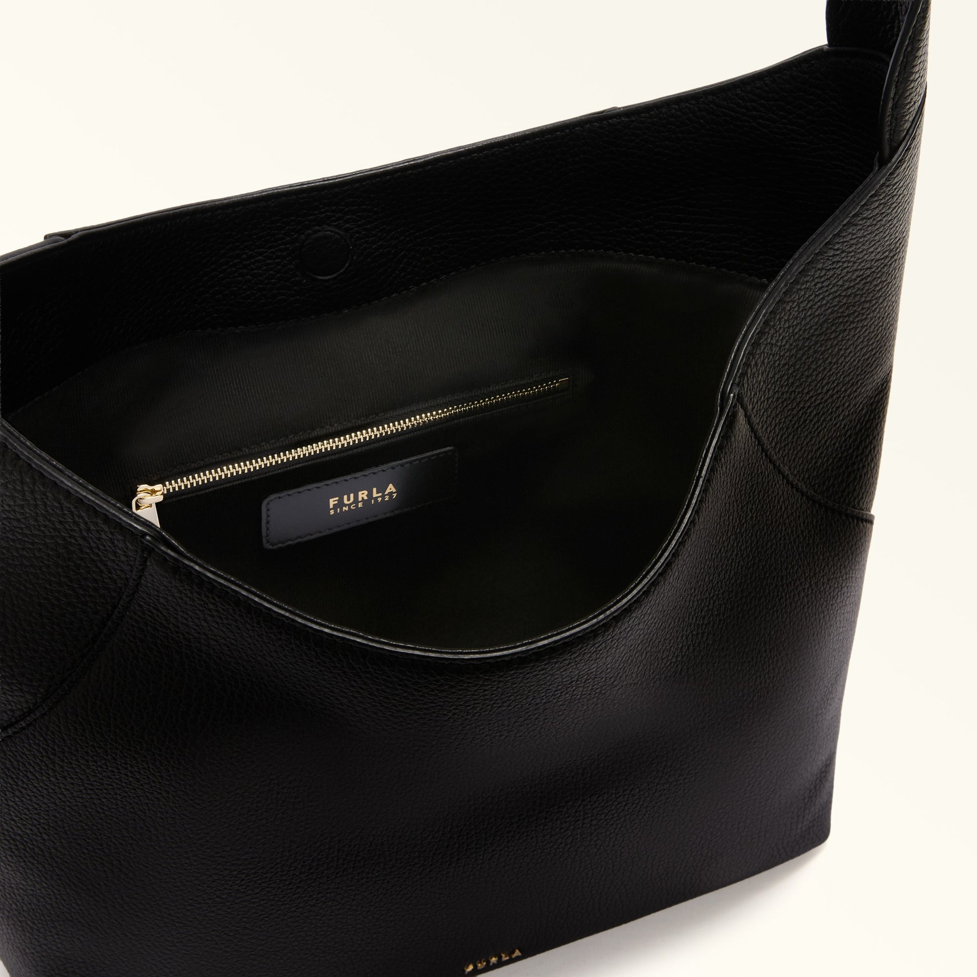 Furla Lara M Hobo Bag In Leather