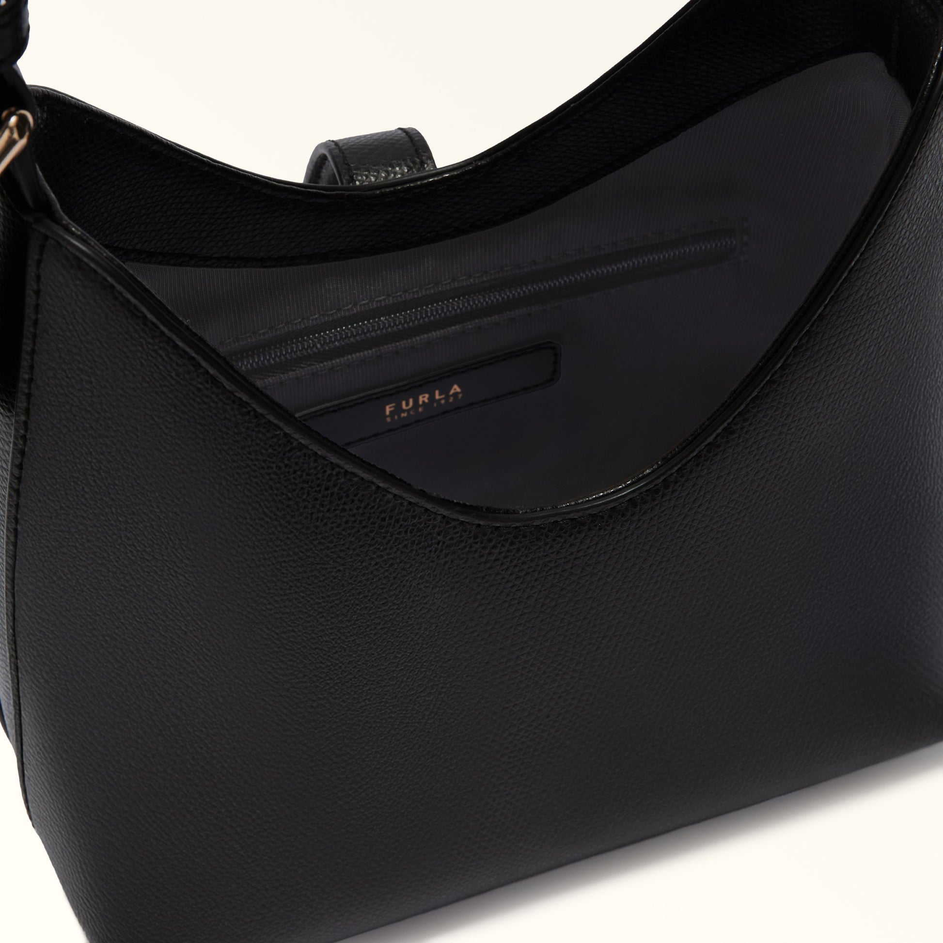 Furla Iride M Hobo Bag In Leather