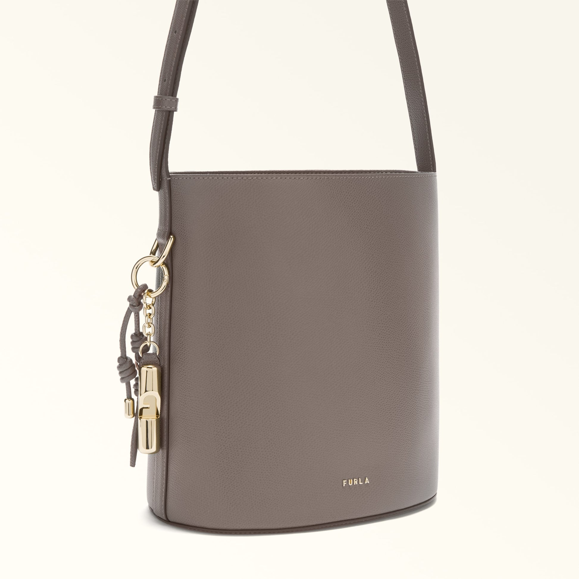 Furla Roxie S Bucket  Bag In Leather