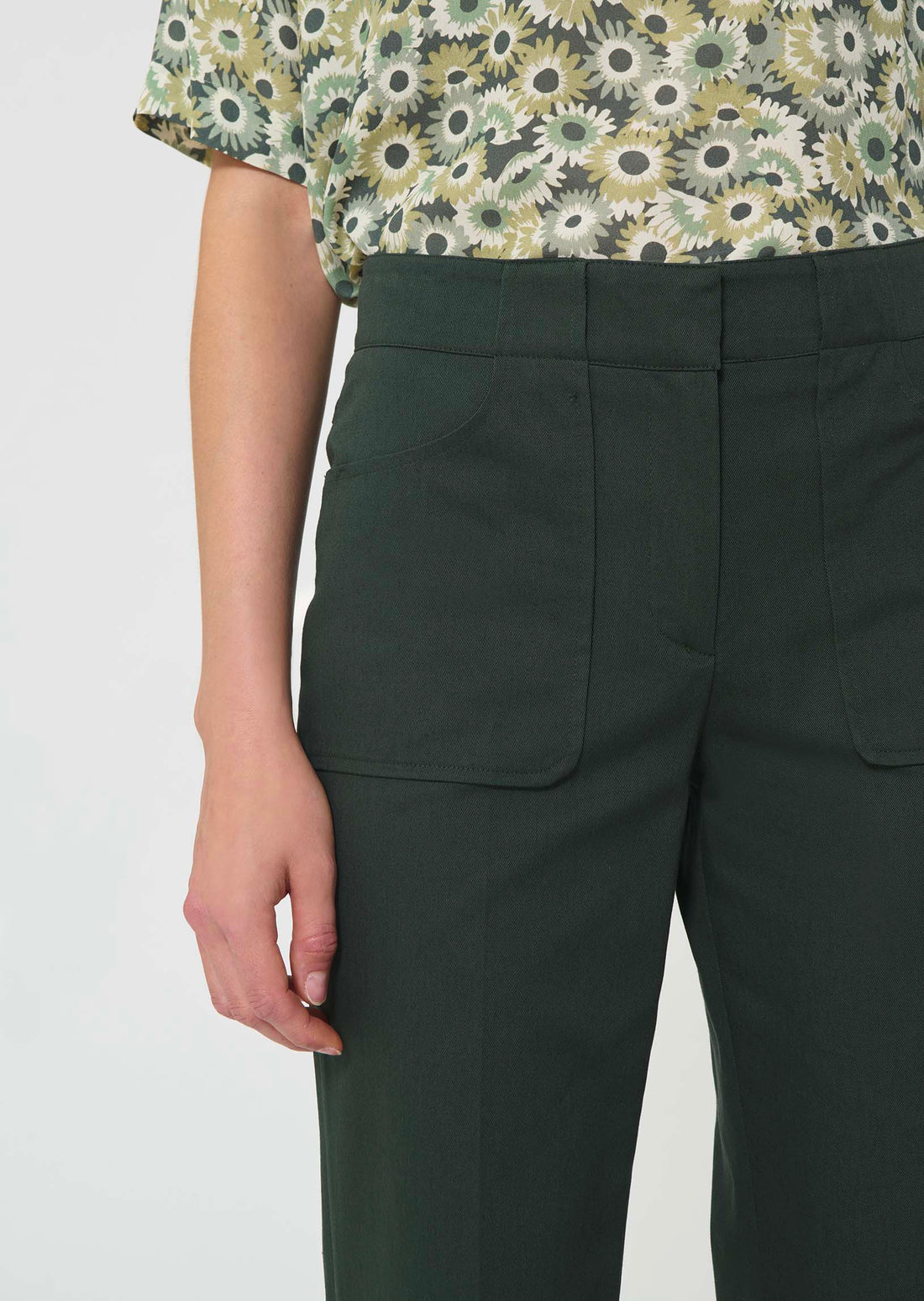 trousers in green cotton gabardine