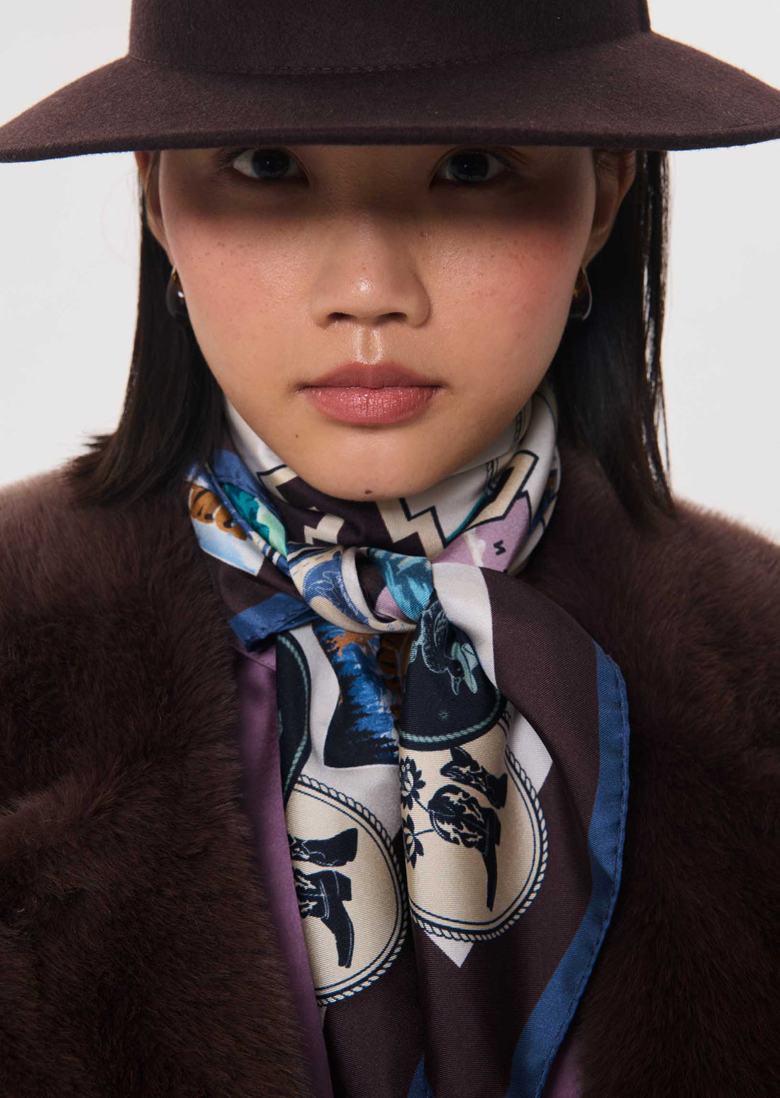 Erinna scarf in off white silk by Tara Jarmon