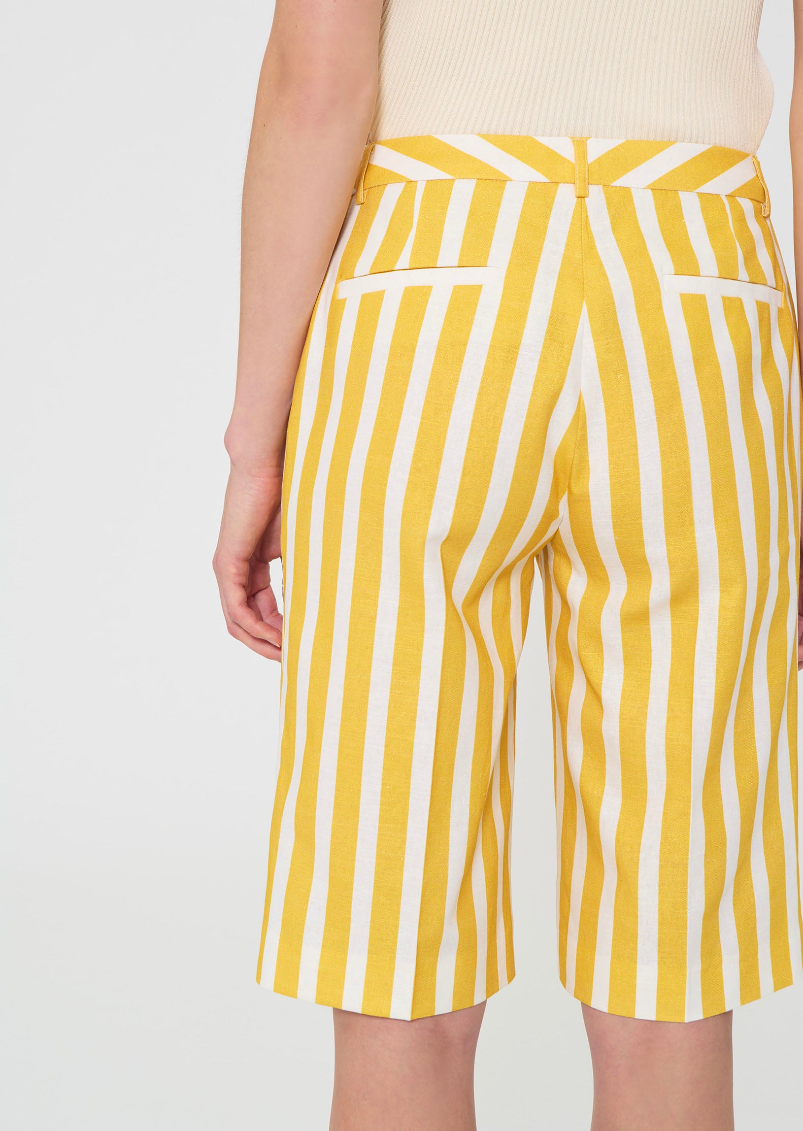 shorts in yellow striped linen and cotton